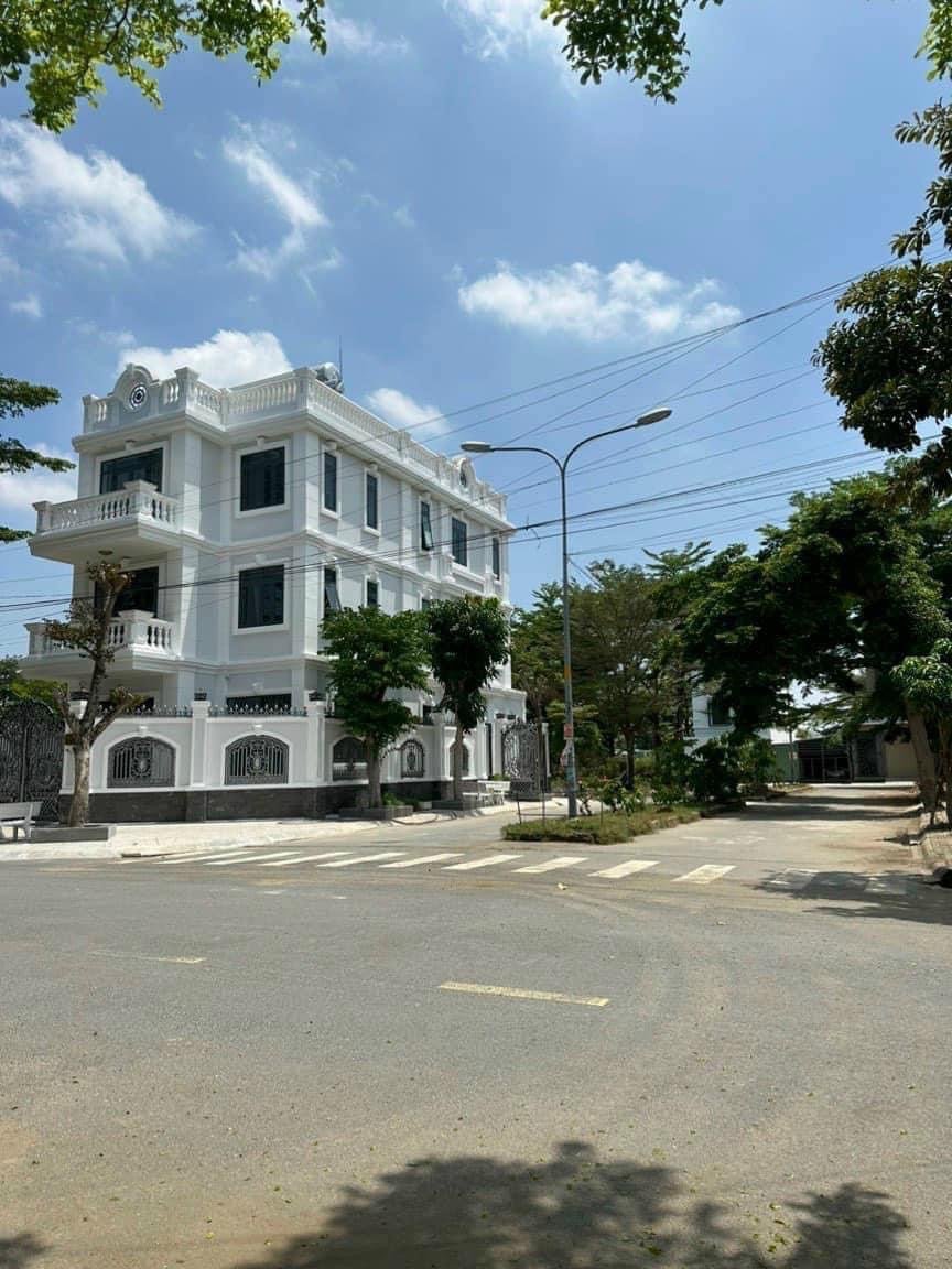 Cần bán Đất đường Bưng Ông Thoàn, Phường Phú Hữu, Diện tích 160m², Giá 8.8 Tỷ 2