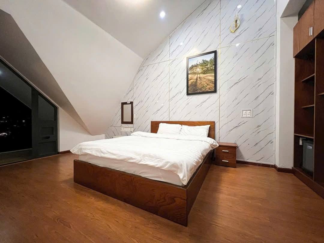 CẦN BÁN GẤP KHÁCH SẠN GẦN TRUNG TÂM ĐƯỜNG LÊ HỒNG PHONG, P. XUÂN HƯƠNG ĐÀ LẠT – CHỈ 12,5 TỶ 5