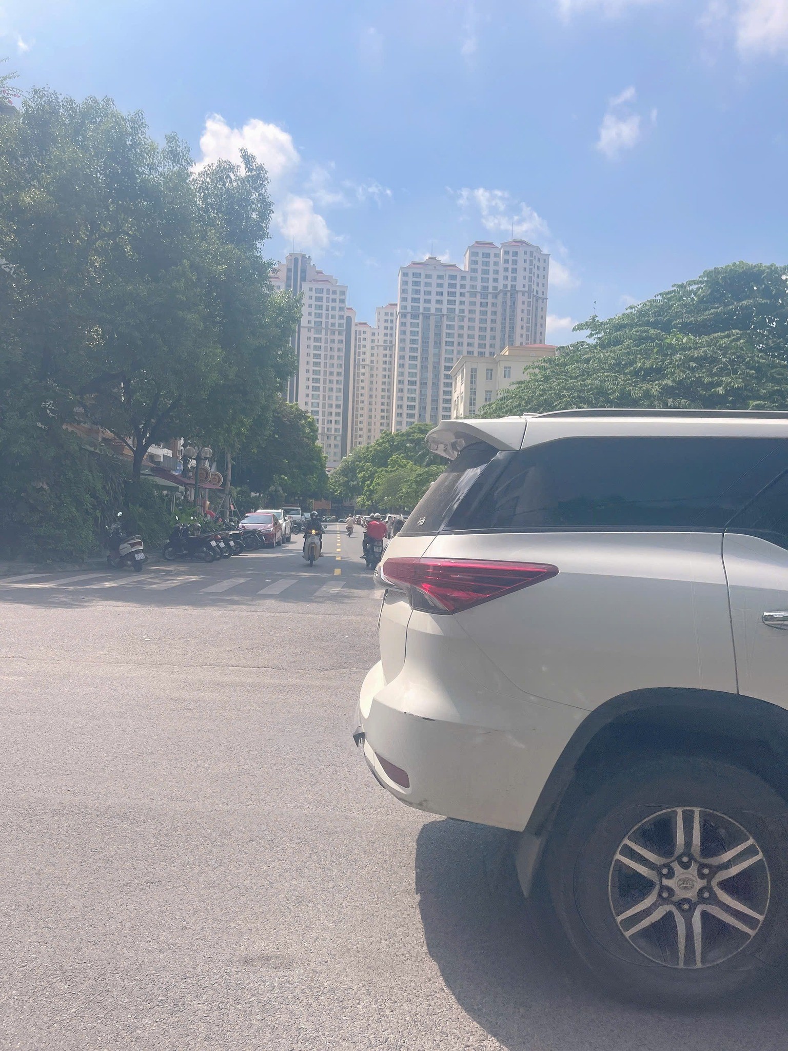 HÓT HÒN HỌT BÁN GẤP NHÀ MẶT PHỐ LÊ HÔNG PHONG ,HÀ ĐÔNG VỈA HÈ LÔ GÓC 3 Ô TÔ TẢI TRÁNH ĐỖ , KINH 4