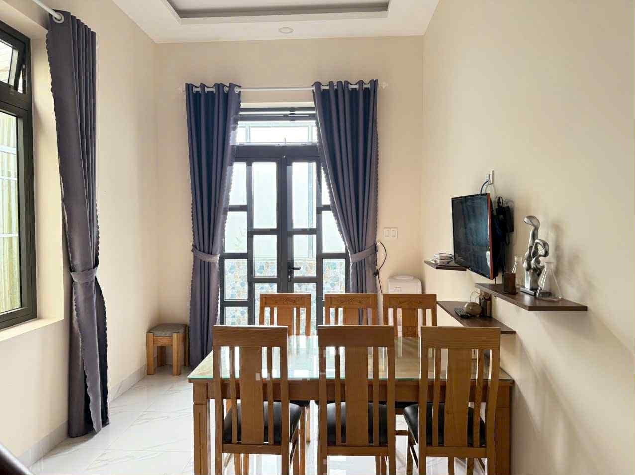 Cần Bán Gấp Biệt Thự Đẹp đường Nam Hồ, Đà Lạt giá chỉ 12 tỷ 5