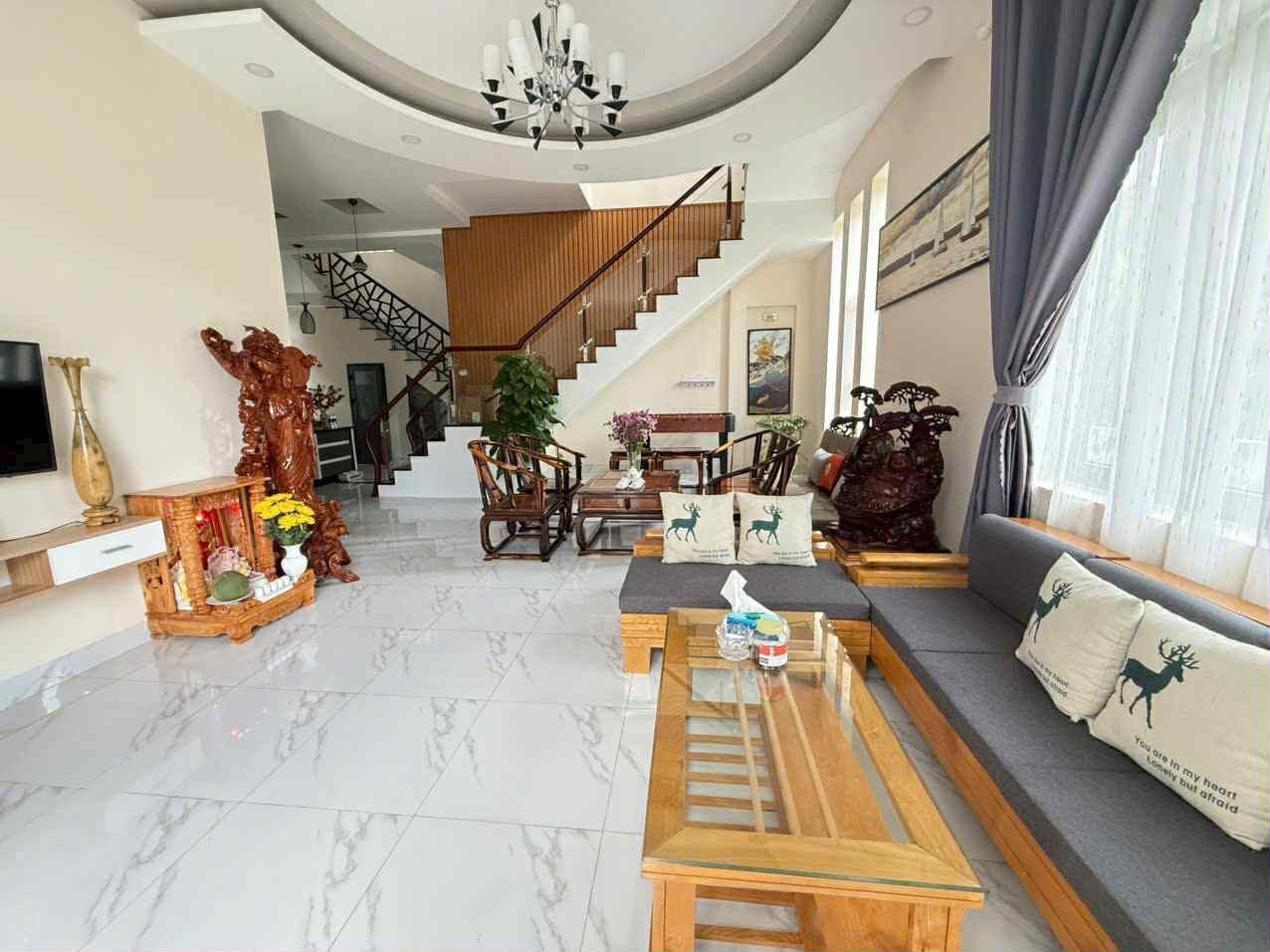Cần Bán Gấp Biệt Thự Đẹp đường Nam Hồ, Đà Lạt giá chỉ 12 tỷ