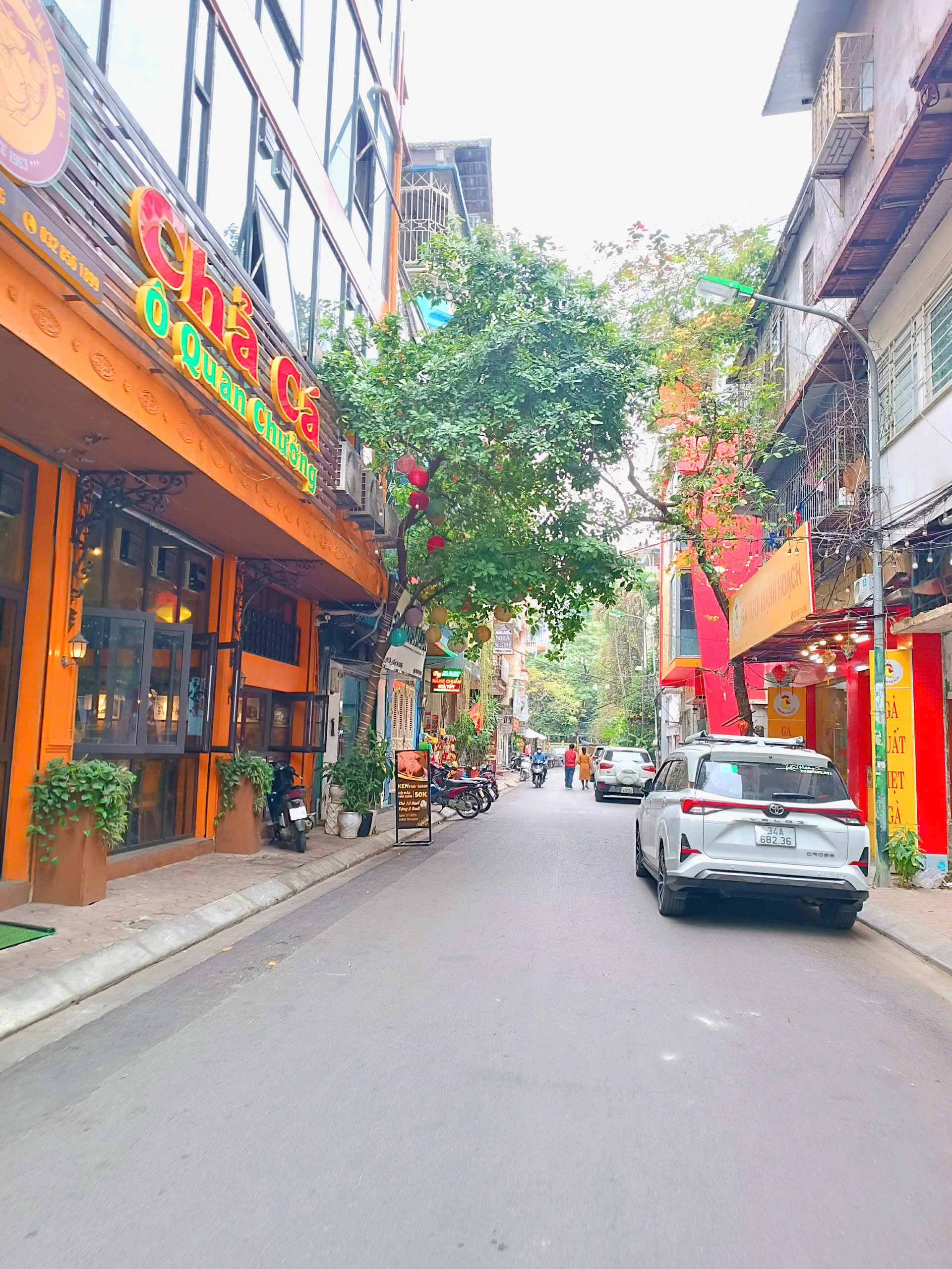 Mặt ngõ phân lô, ô tô đỗ cửa, có vỉa hè phố Nguyên Hồng 52m² x 5T x MT 4m – 19 tỷ 2