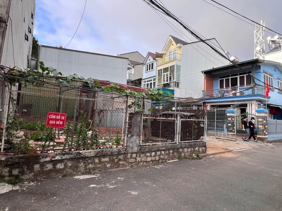 KẸT TIỀN BÁN GẤP ĐẤT 2 MẶT TIỀN HẺM NHỰA Ô TÔ ĐƯỜNG PHAN CHU TRINH, P. LÂM VIÊN, ĐÀ LẠT GIÁ 6.5 TỶ 2