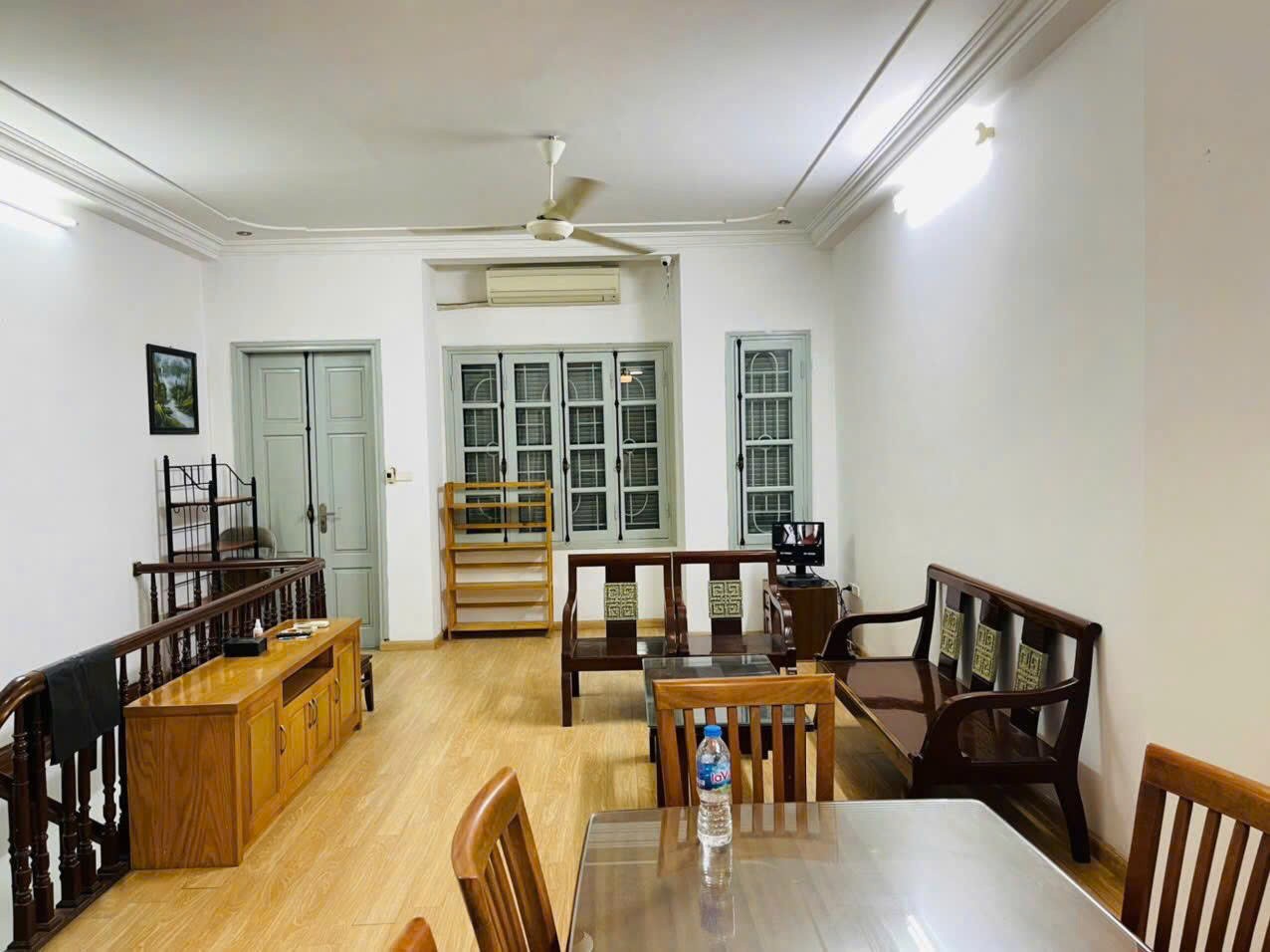 Cần cho thuê nhà ngõ 61 Phùng Chí Kiên, Cầu Giấy 54m x 5T, MT 5m giá 17TR, ngõ ô tô