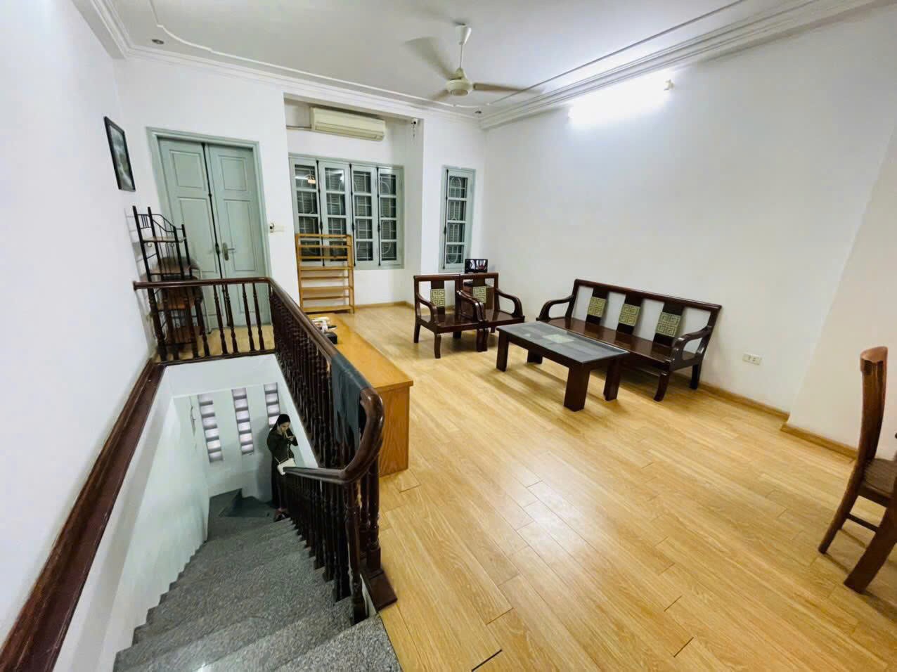 Cần cho thuê nhà ngõ 61 Phùng Chí Kiên, Cầu Giấy 54m x 5T, MT 5m giá 17TR, ngõ ô tô 2