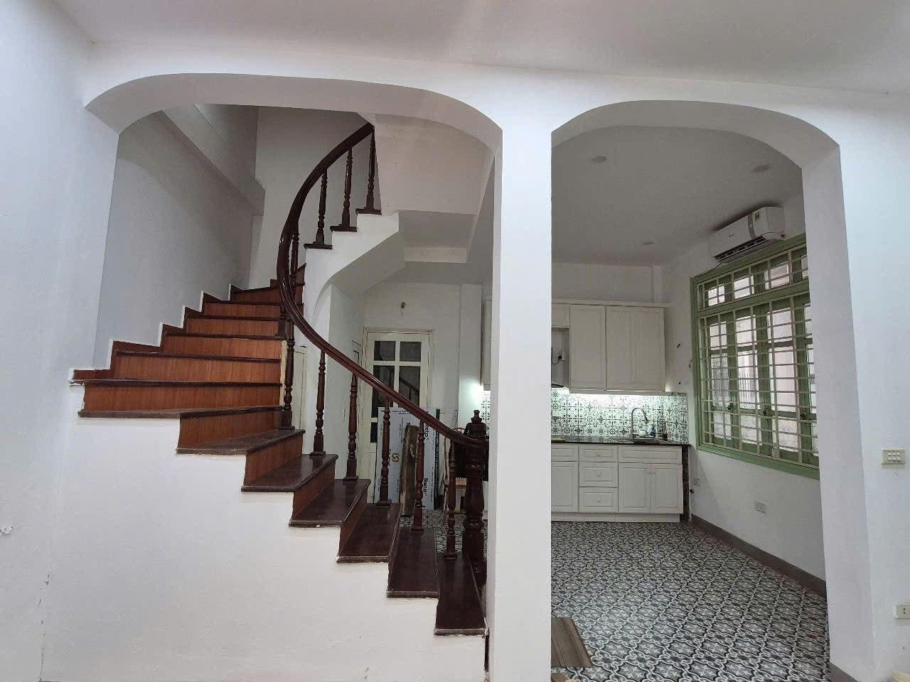 Cho thuê nhà riêng Trương Công Giai, Cầu Giấy 40m x 3T, 4 ngủ giá 13tr, ở gia đình, nhóm 2