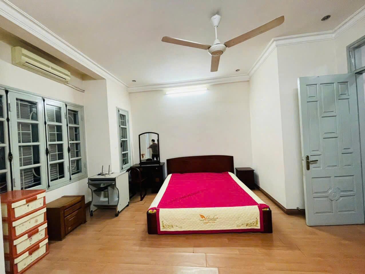 Cần cho thuê nhà ngõ 61 Phùng Chí Kiên, Cầu Giấy 54m x 5T, MT 5m giá 17TR, ngõ ô tô 4