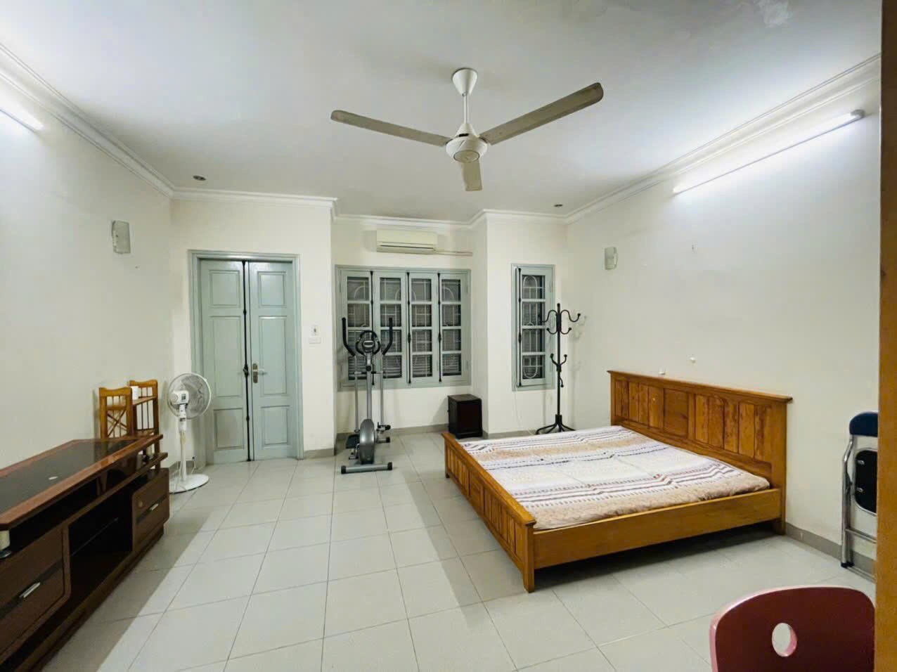 Cần cho thuê nhà ngõ 61 Phùng Chí Kiên, Cầu Giấy 54m x 5T, MT 5m giá 17TR, ngõ ô tô 5