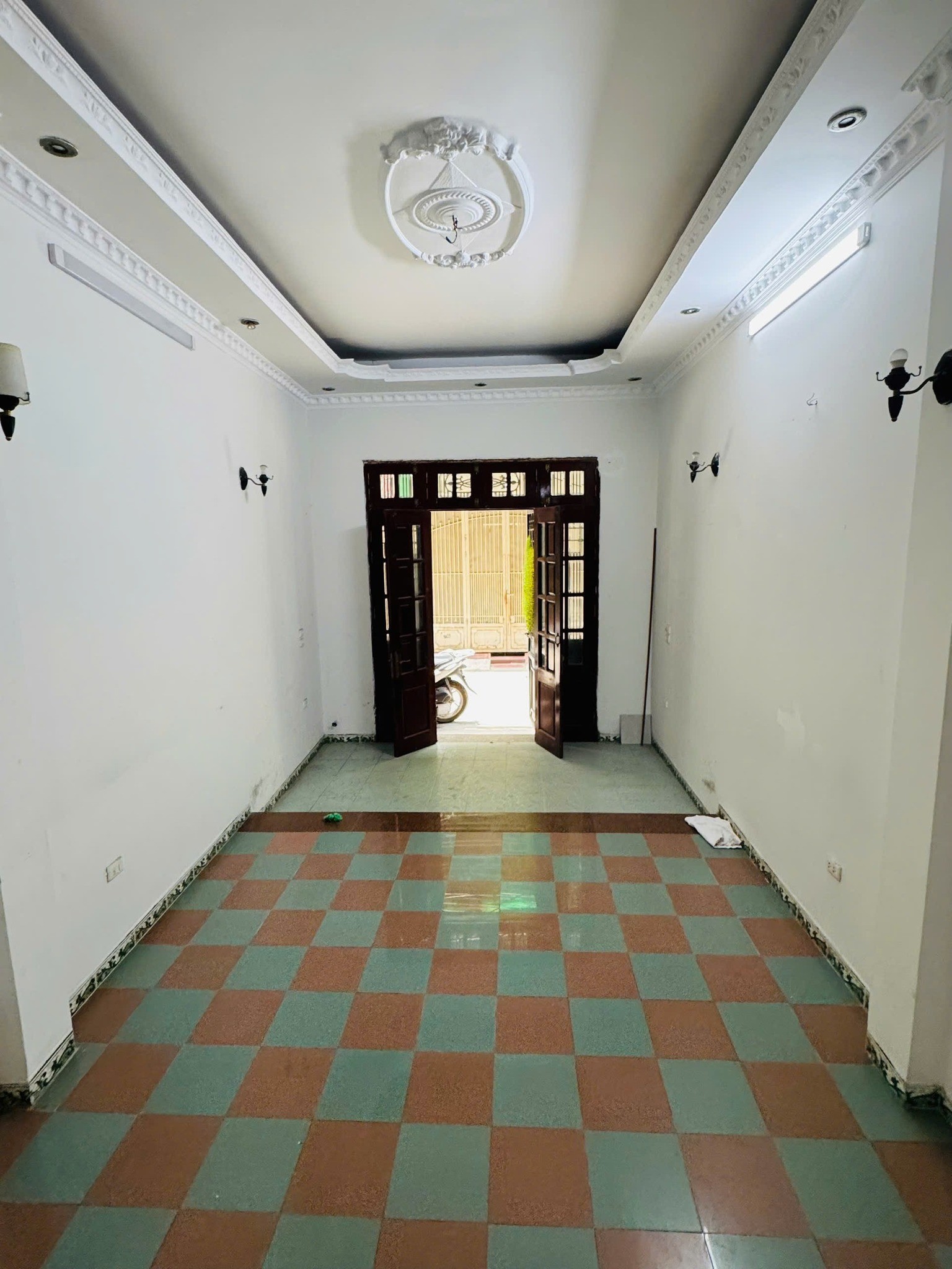 Cho thuê nhà nguyên căn ngõ 5 Hoàng Sâm, Cầu Giấy 50m x 4T giá 16TR, ngõ ô tô 2