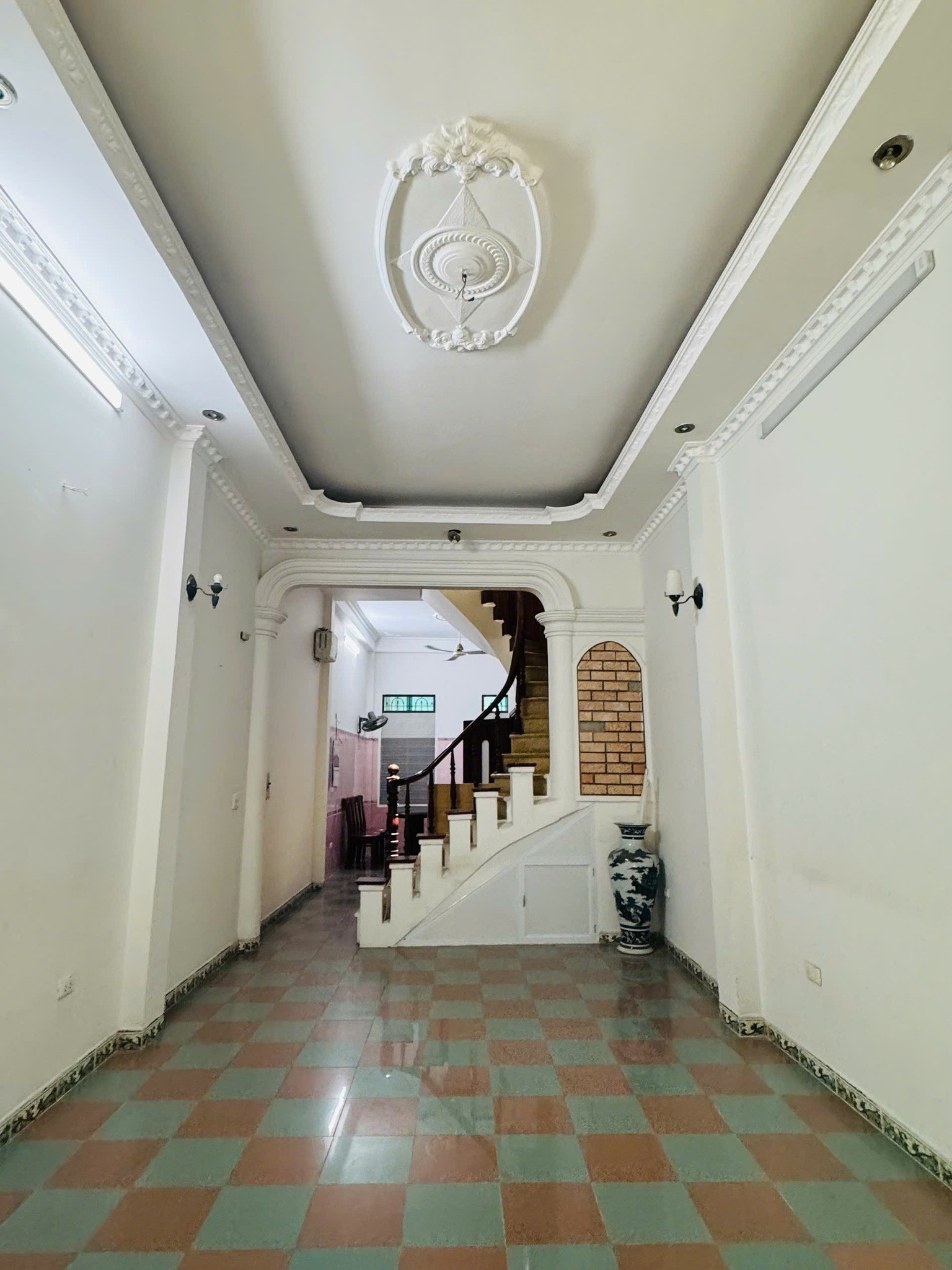 Cho thuê nhà nguyên căn ngõ 5 Hoàng Sâm, Cầu Giấy 50m x 4T giá 16TR, ngõ ô tô 3