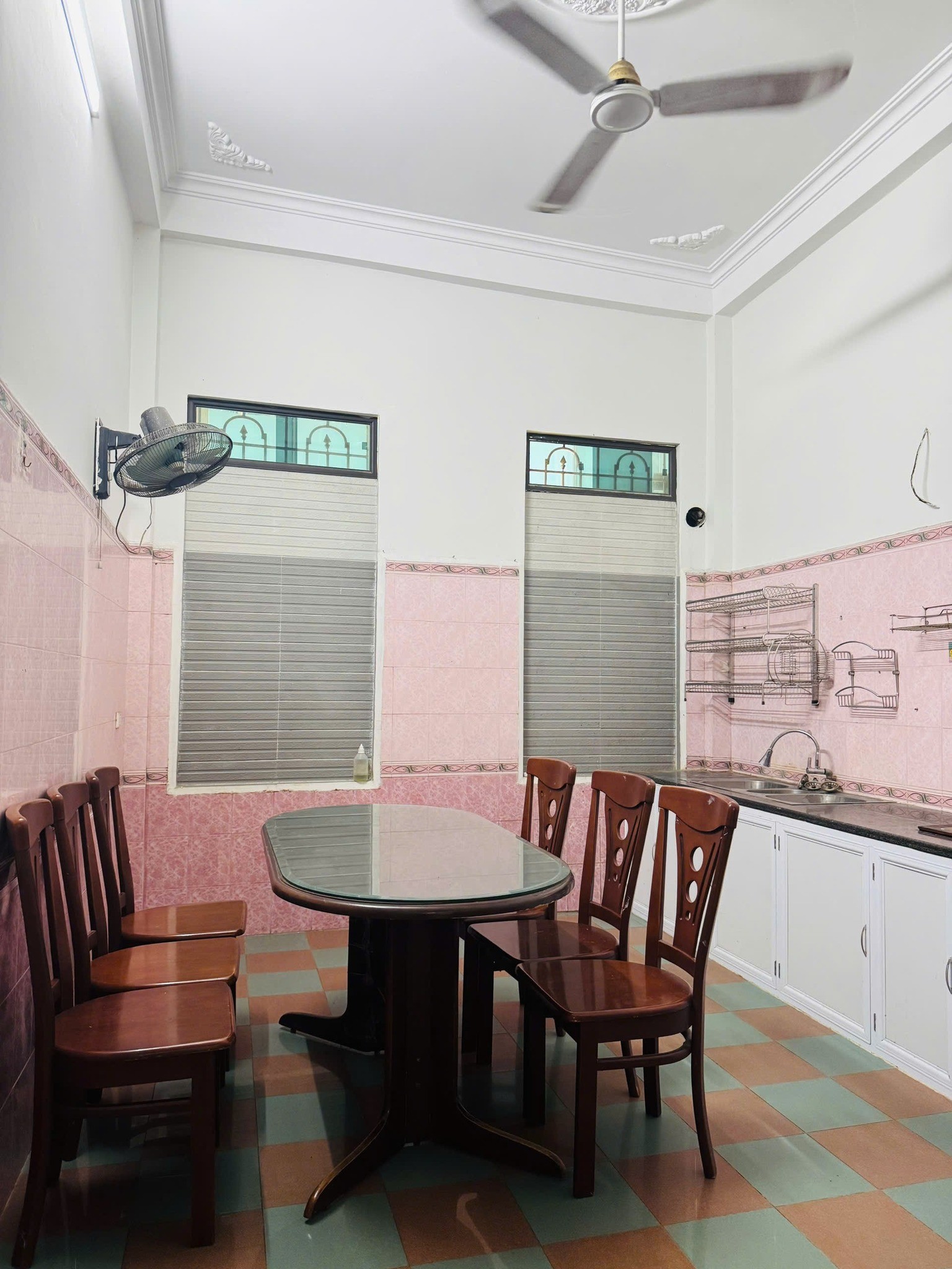 Cho thuê nhà nguyên căn ngõ 5 Hoàng Sâm, Cầu Giấy 50m x 4T giá 16TR, ngõ ô tô 4