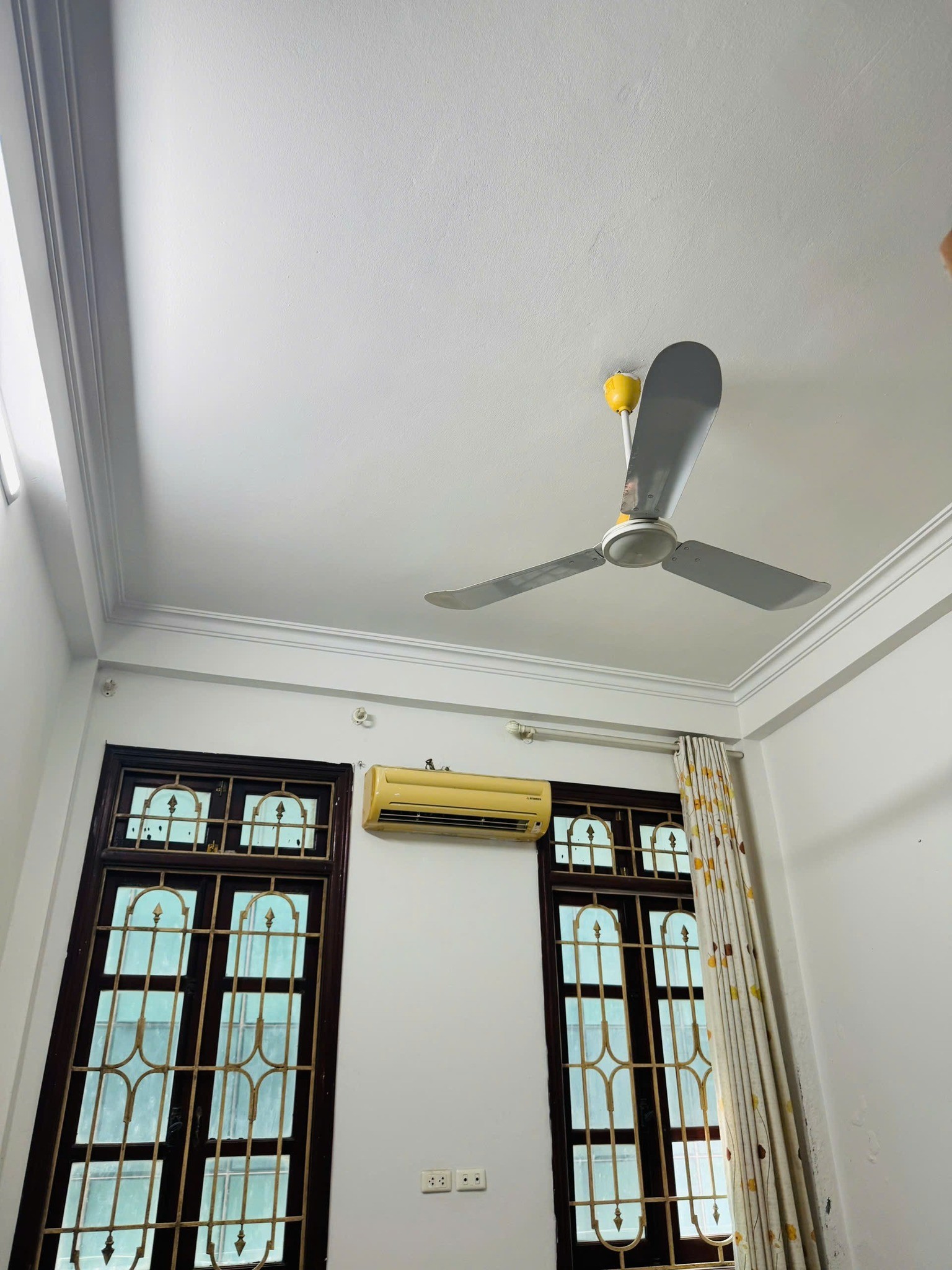 Cho thuê nhà nguyên căn ngõ 5 Hoàng Sâm, Cầu Giấy 50m x 4T giá 16TR, ngõ ô tô 5