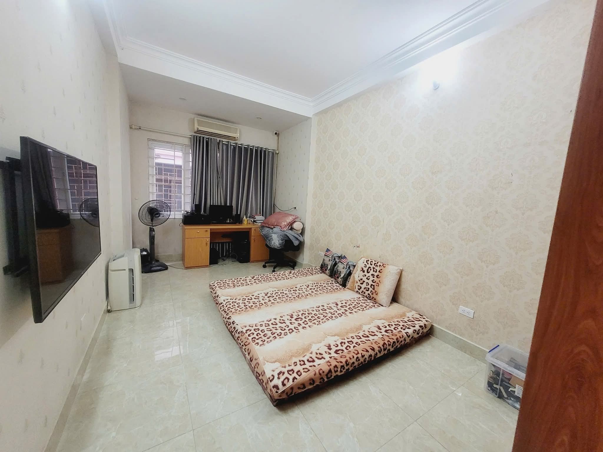 BÁN NHÀ TÔN ĐỨC THẮNG ĐỐNG ĐA NHÀ ĐẸP Ở LUÔN NGÕ RỘNG THOÁNG 5 TẦNG 7,5 TỶ 5