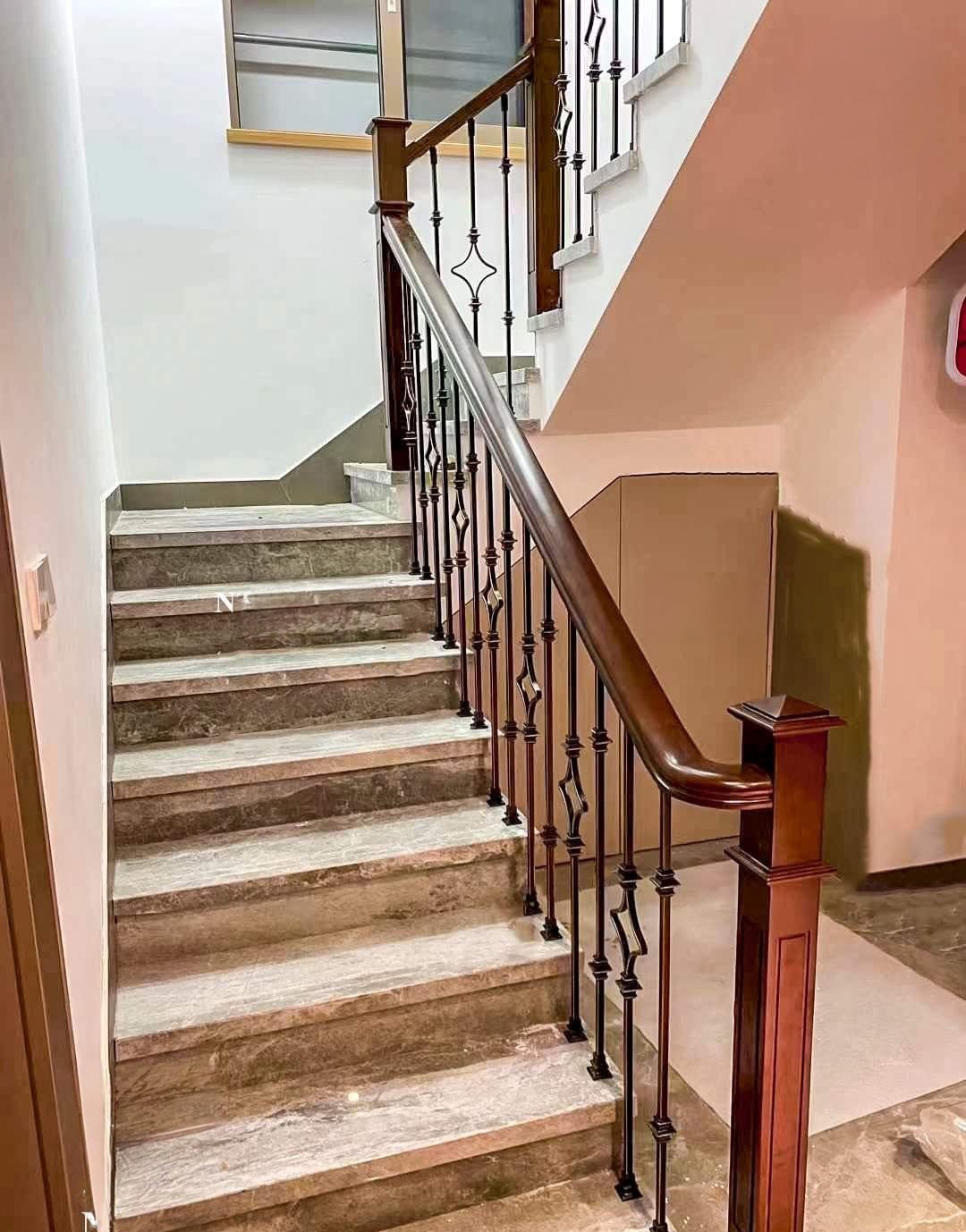 Tôi cho thuê nhà hai cửa đi, mới, Trúc Bạch; vỉa hè 100m2* 4T- 30 Tr