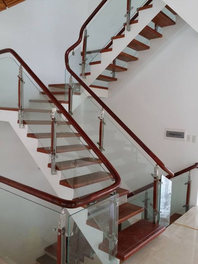 Cho thuê nhà hai mặt tiền,mới, 99m2_ 5T; vỉa hè, Nguyễn Khánh Toàn-31 Tr 3