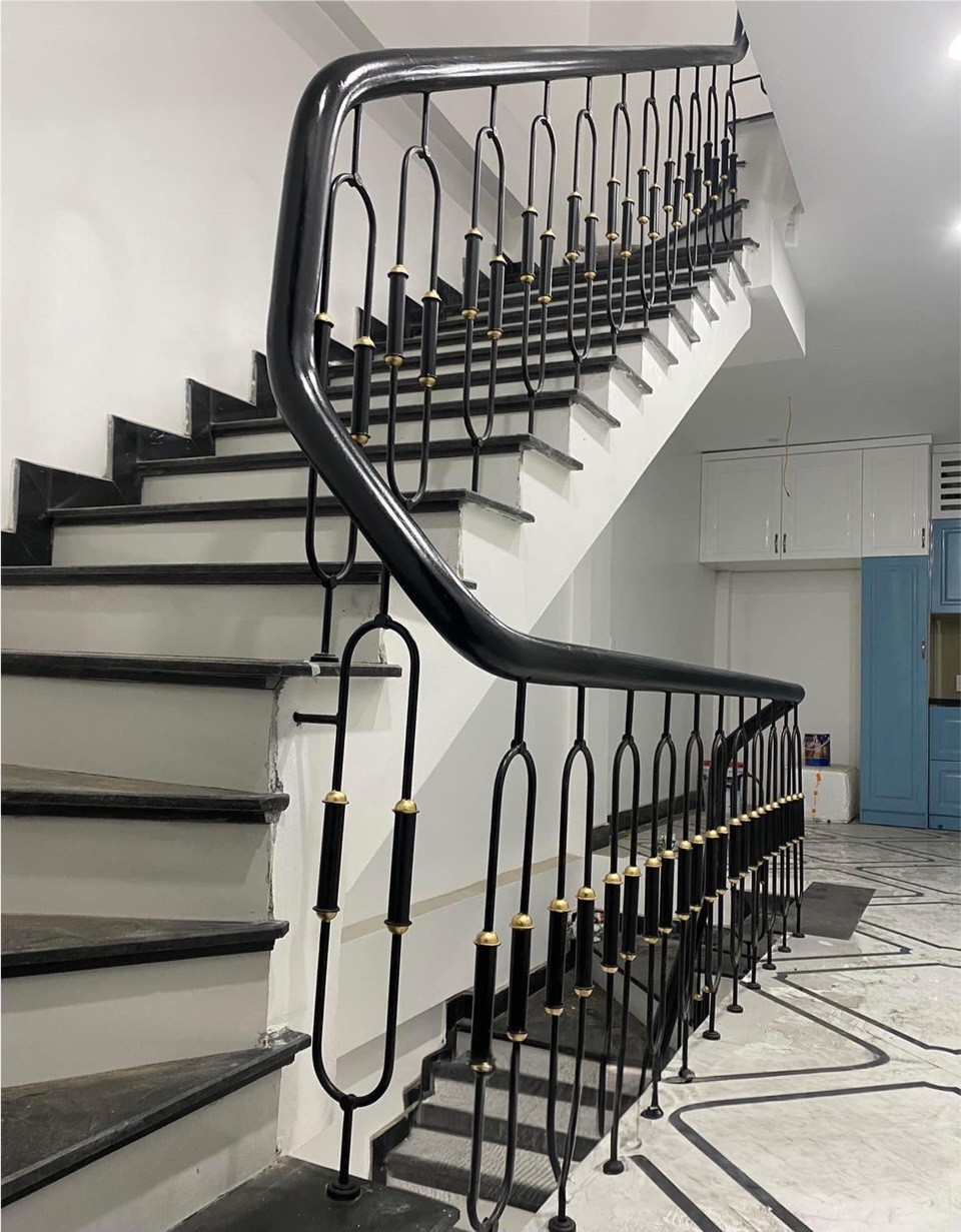 Tôi cho thuê nhà hai mặt tiền,mới, Lạc Long Quân, 99m2x 5T vỉa hè 30 Tr 2