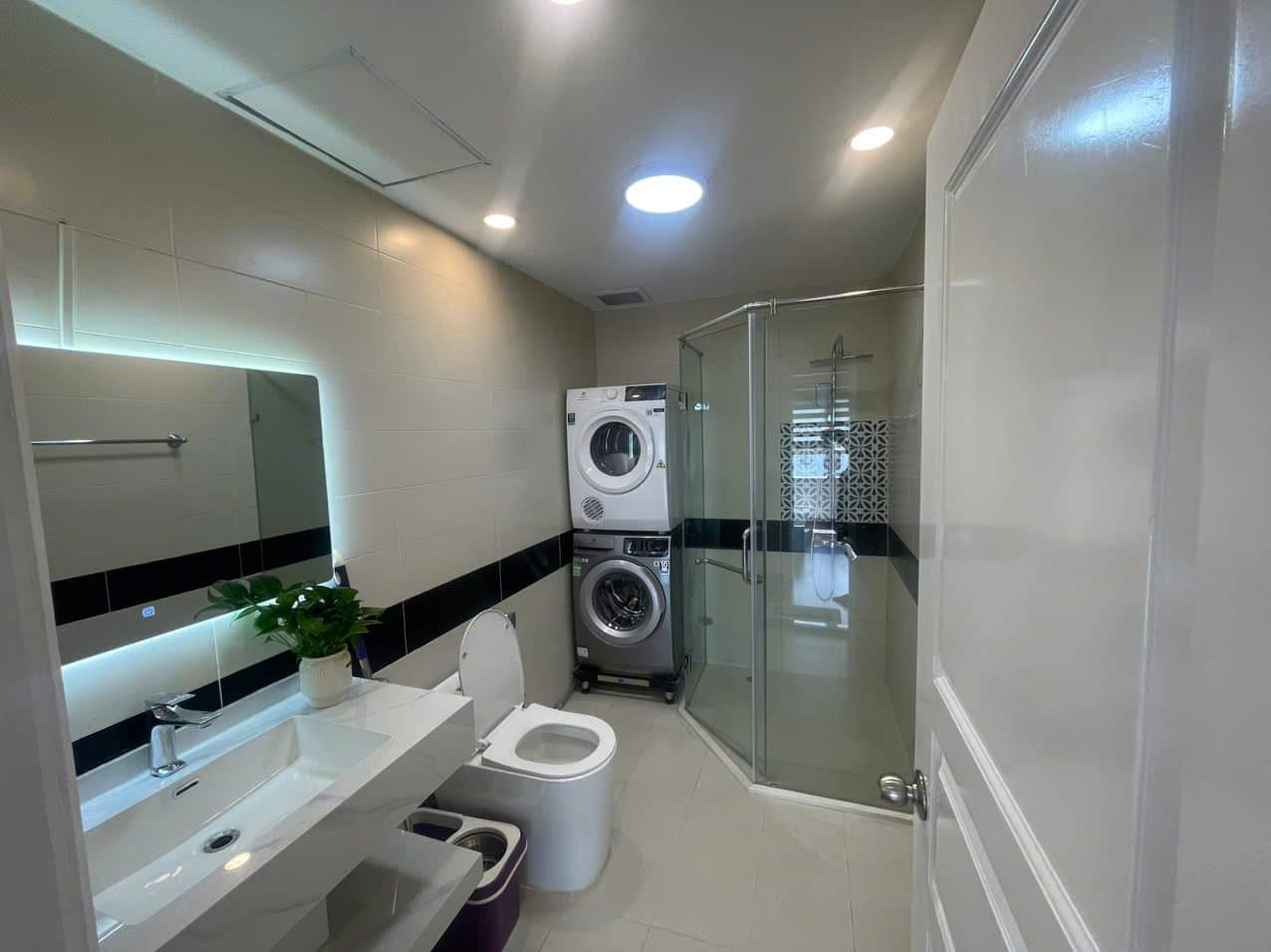 Mình cho thuê nhà đẹp, căn góc, Phố Nguyễn Thị Định, 94m2x 4T vỉa hè 30 Tr 4