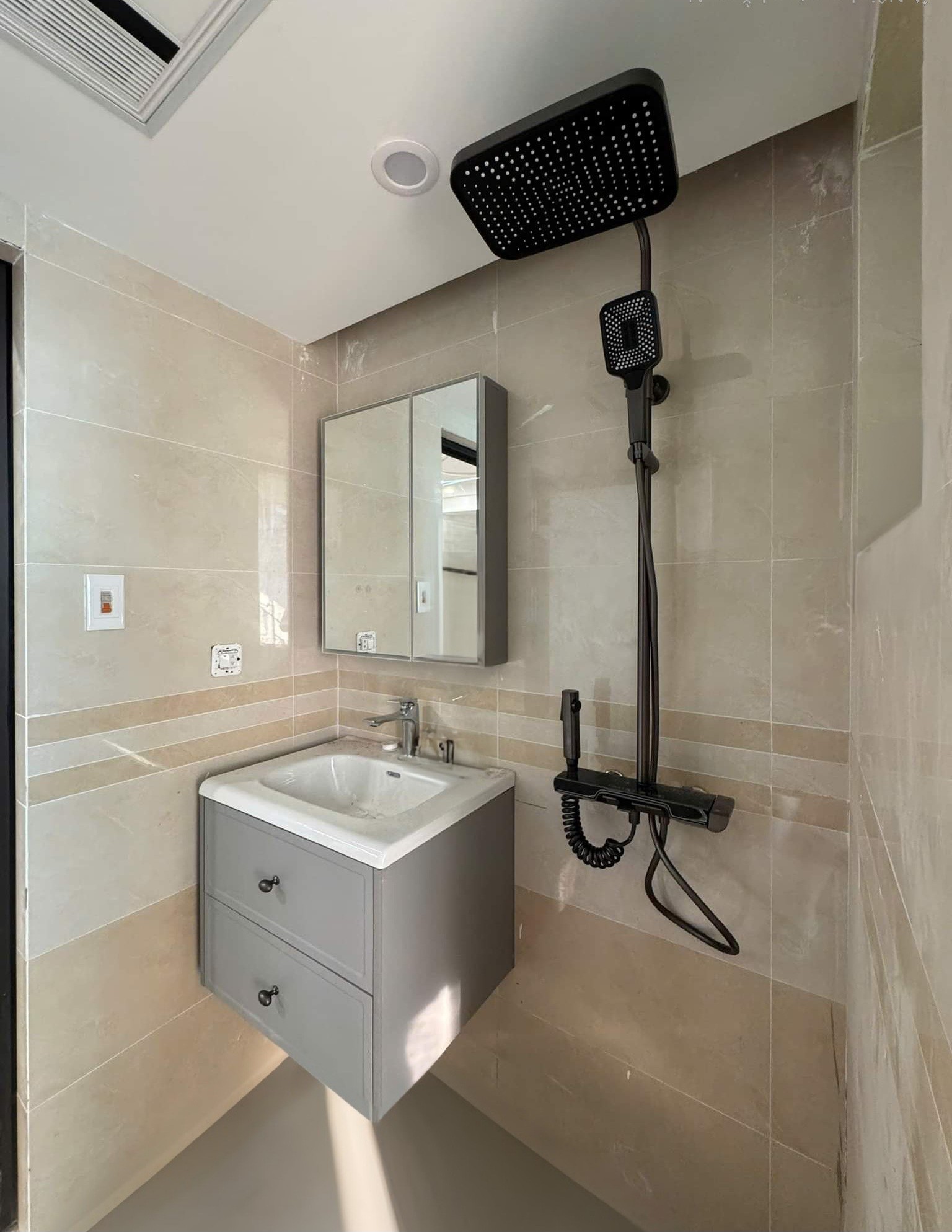 Tôi cho thuê nhà hai mặt tiền,mới,vỉa hè, 103m2- 5T, Thành Công_30 Tr 3