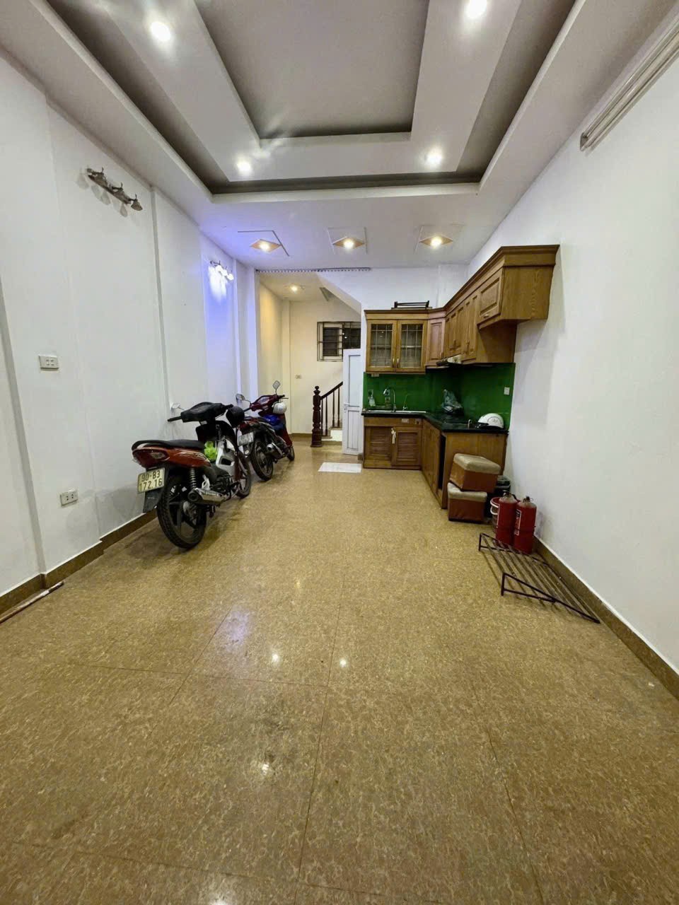 Cho thuê nhà  Nguyễn Khang, Cầu Giấy 35m x 5T, 3PN4VS giá 12TR, ở nhóm 6 bạn