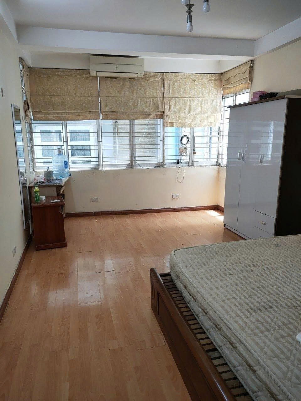 Cho thuê nhà nguyên căn ngõ 260 đường Cầu Giấy 30m x 5T, 3PN4VS giá 11.5 triệu 2