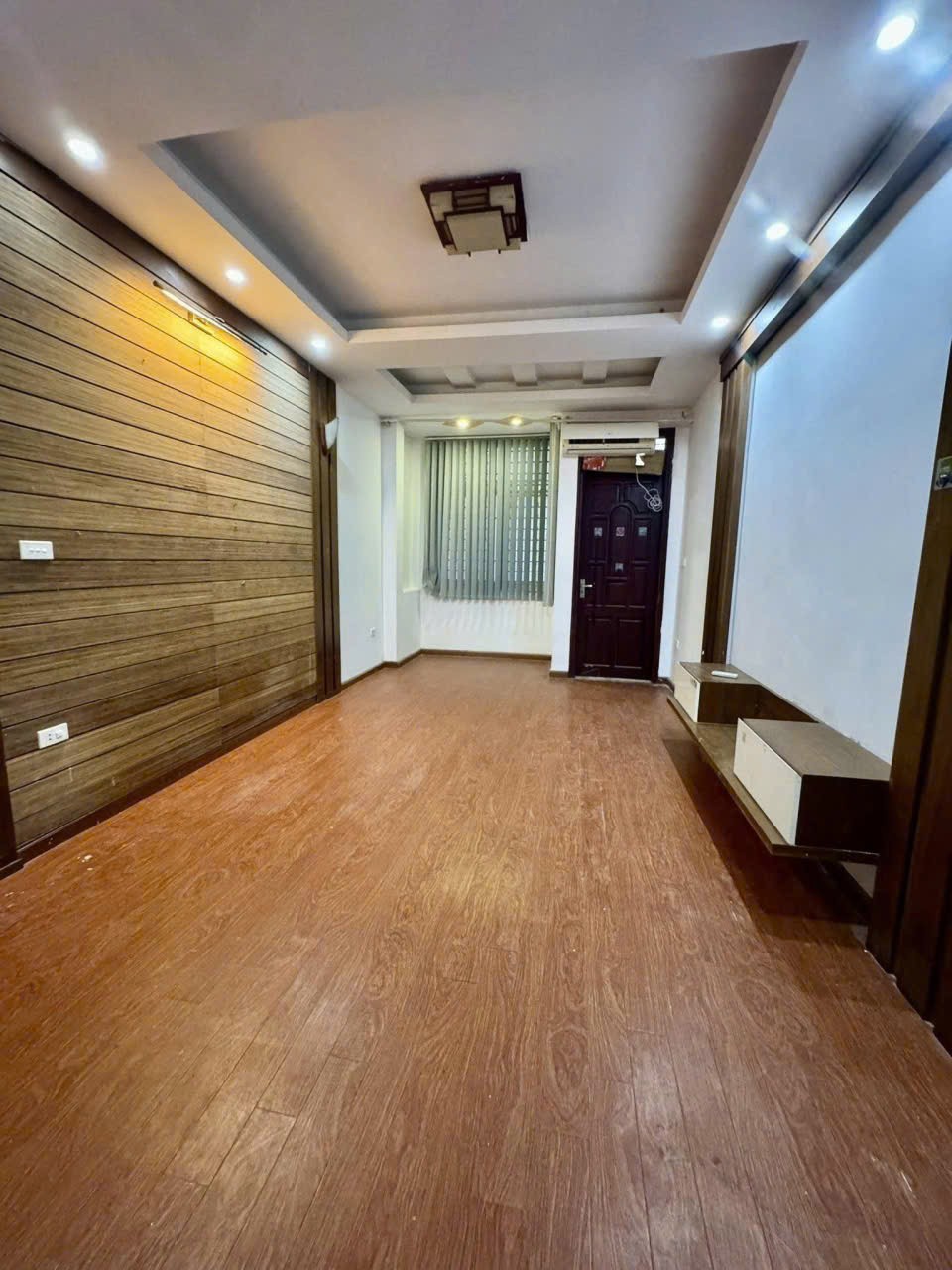 Cho thuê nhà  Nguyễn Khang, Cầu Giấy 35m x 5T, 3PN4VS giá 12TR, ở nhóm 6 bạn 2