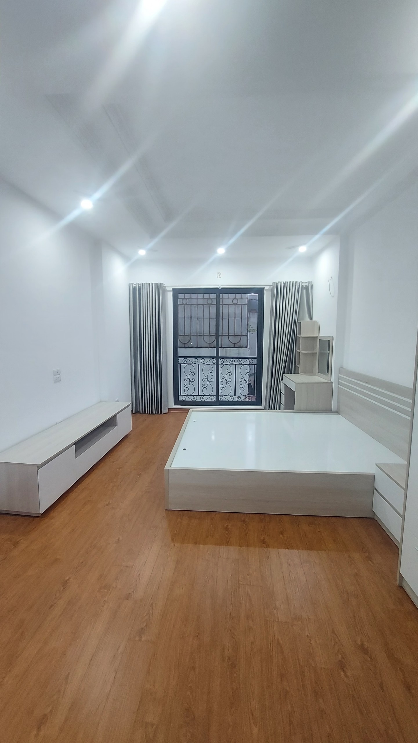 Bán gấp giá rẻ Văn Chương 28m/35m, 5 tầng, mặt tiền 7m, 7.15 tỷ Đống Đa. 3