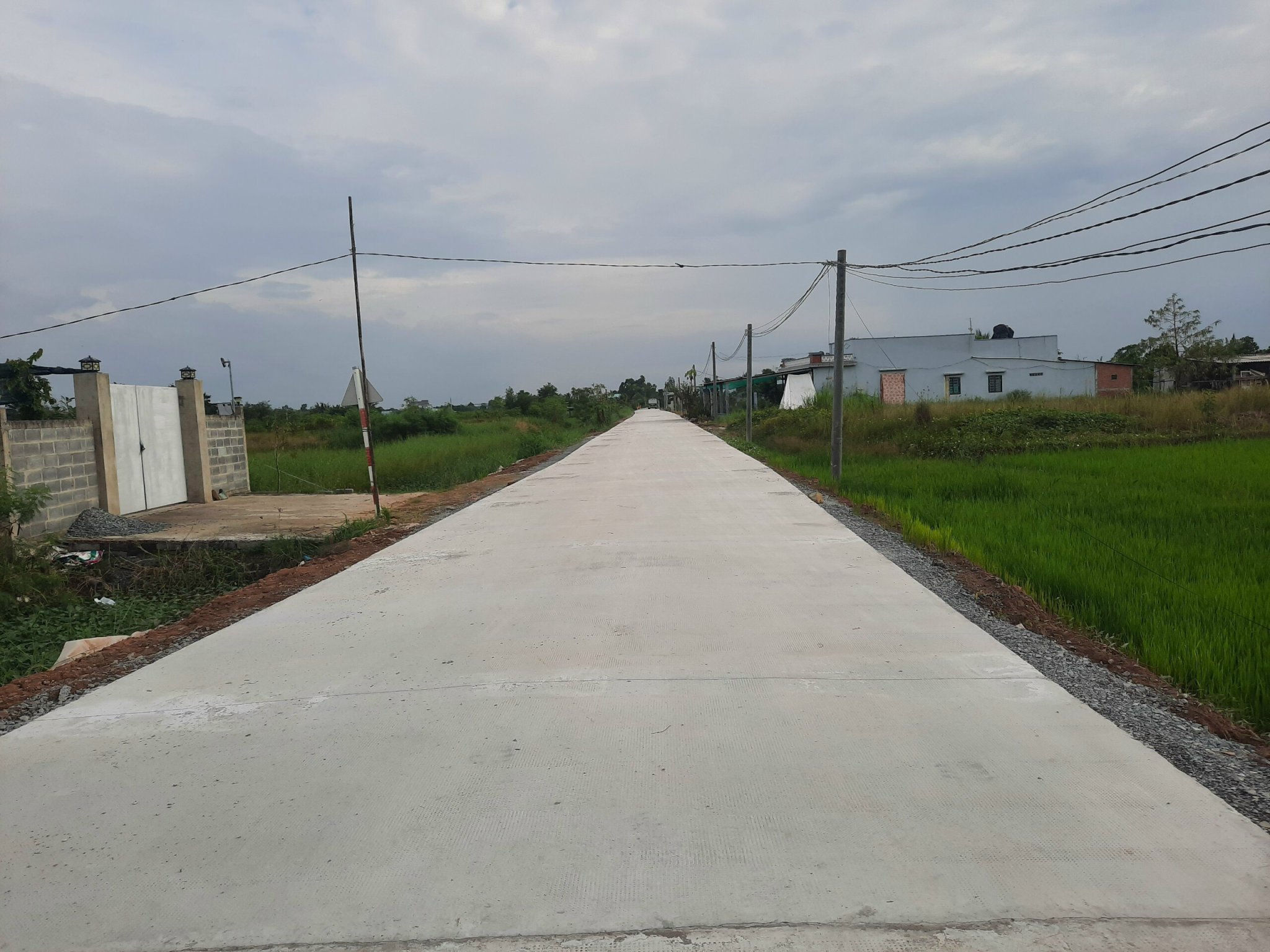 Siêu phẩm nhà vườn 1000m2 (300 thổ + 700 vườn ) xã Phước Đông mt xe tải giá rẻ 3 tỏi 2 3