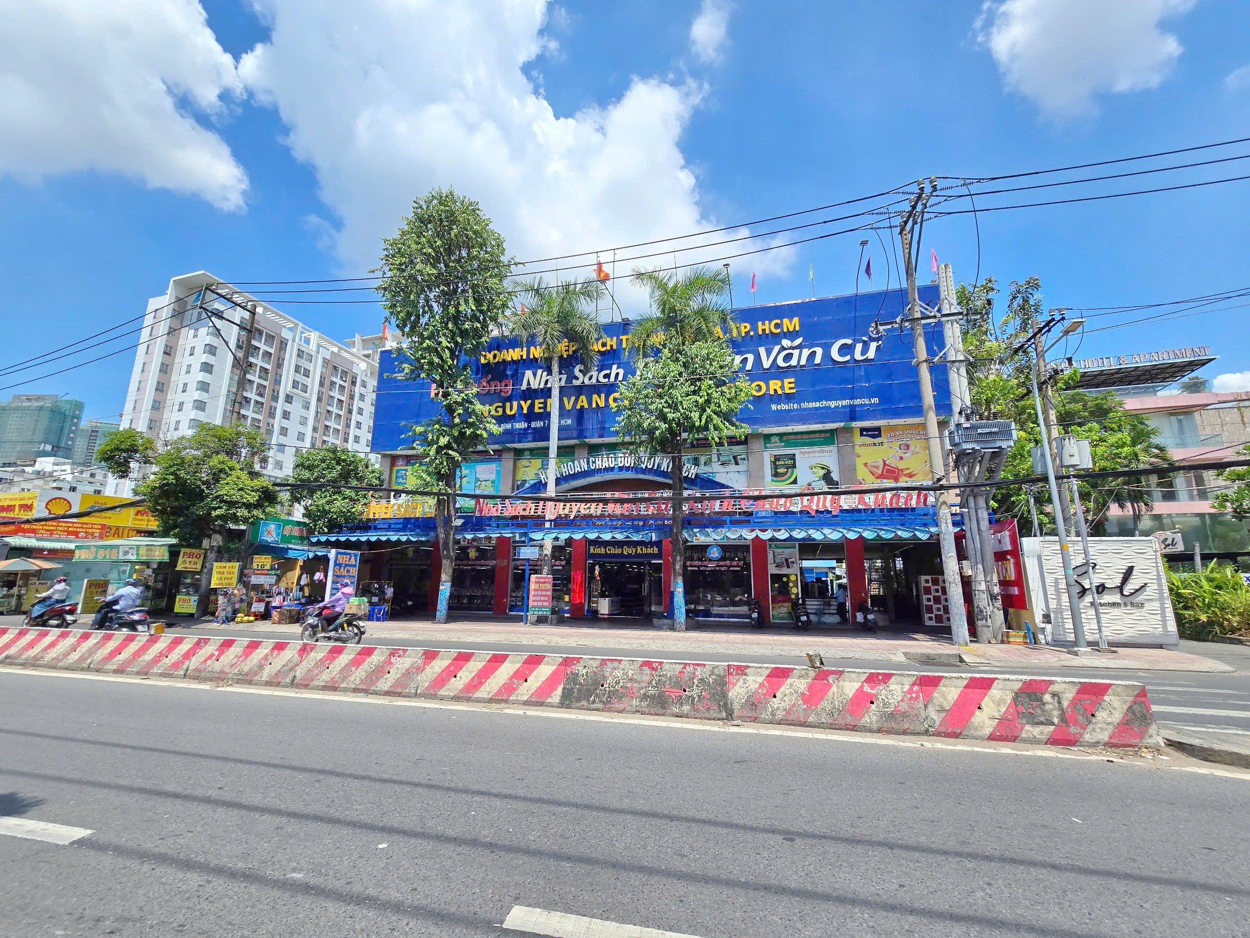 Mặt bằng kinh doanh 30x50 sàn hơn 2000m² 516 Huỳnh Tấn Phát Q7 2