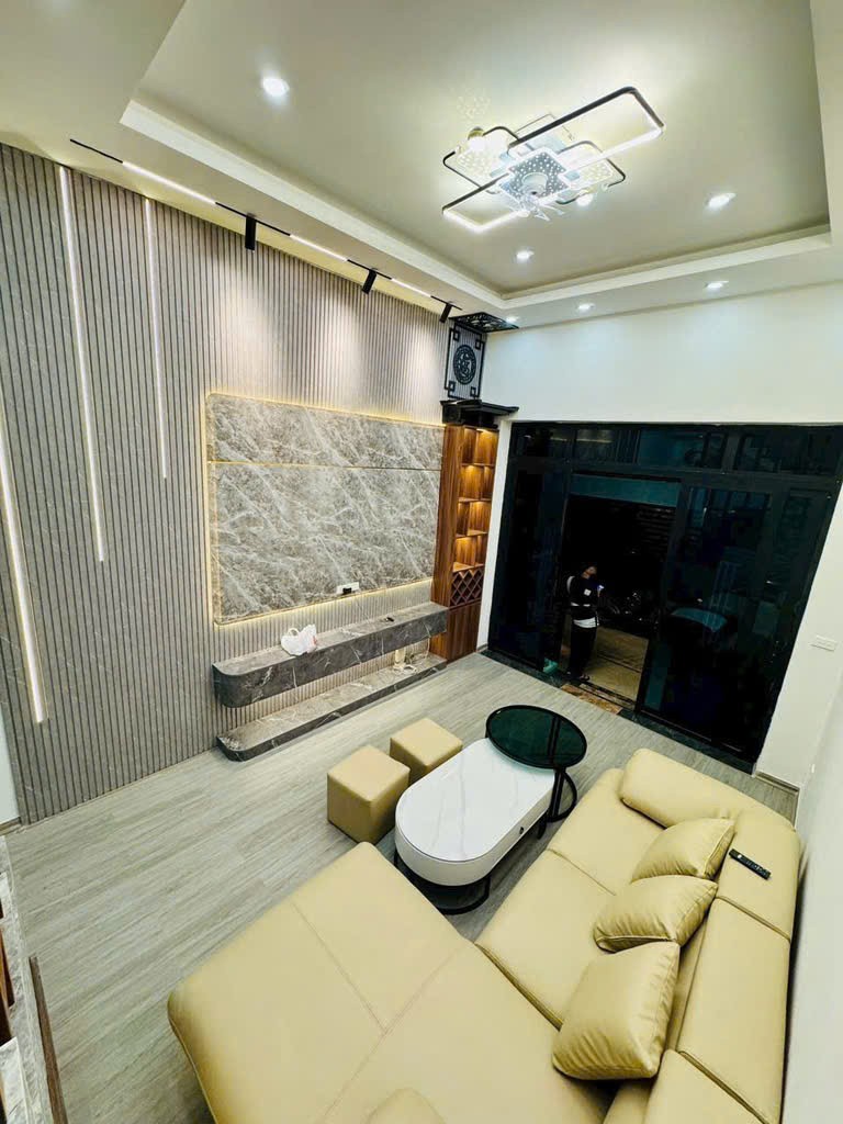 Lạc Long Quân nhà mới - thang máy - 30m oto tránh - 8 tầng giá nhỉnh 22 tỷ 2