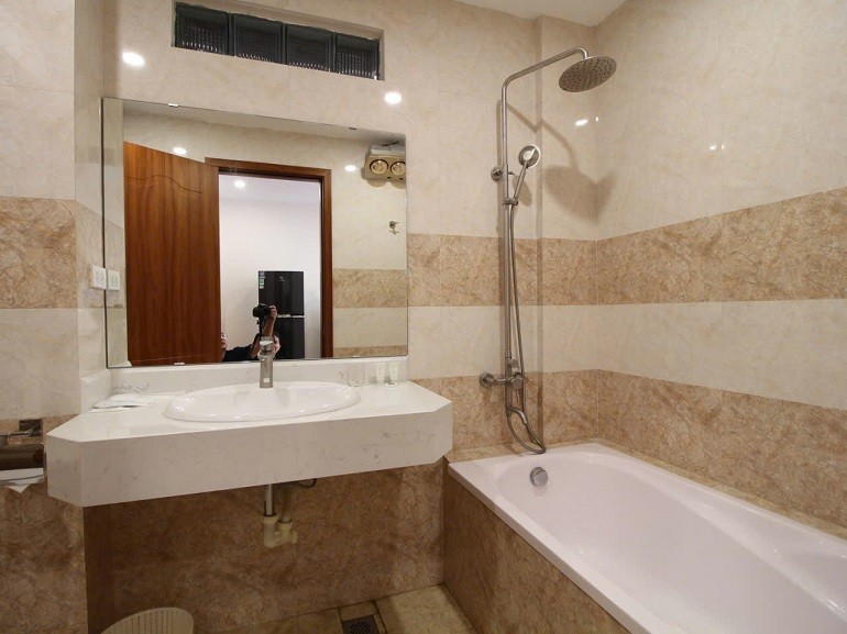 Cho thuê căn hộ tại Phan Kế Bính, Ba Đình, 1PN, đủ đồ đẹp, có ban công thoáng 4