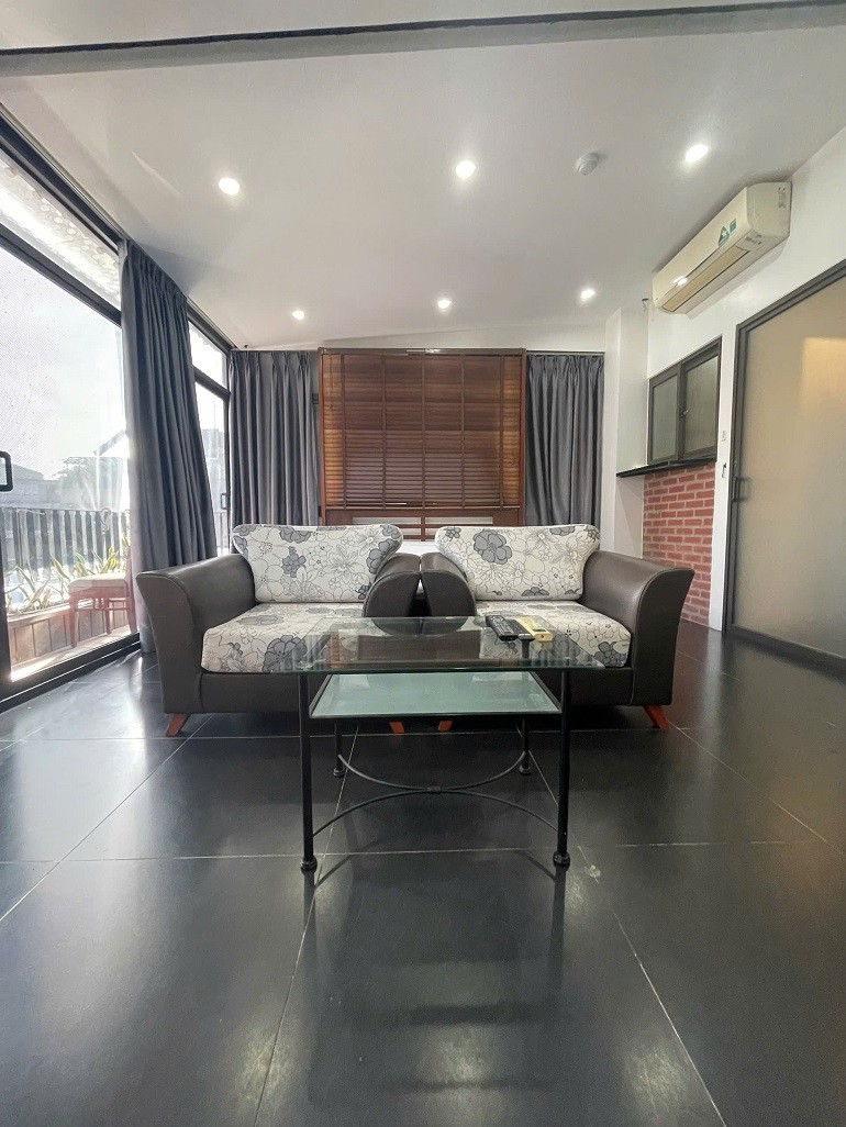 Cho thuê căn hộ 1PN tràn ngập ánh sáng tự nhiên tại Linh Lang, Ba Đình, đầy đủ nội thất