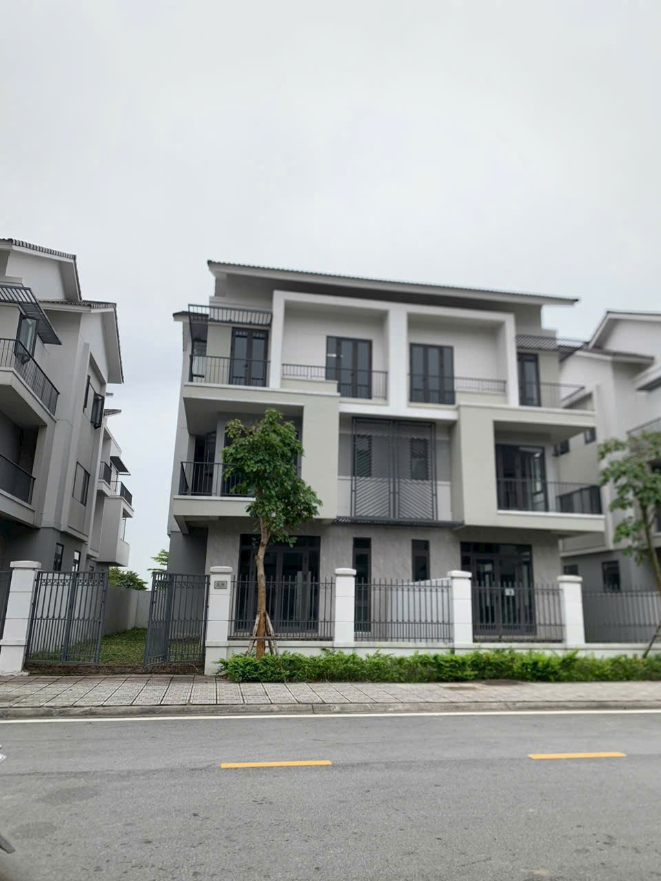 Biệt Thự Song Lập 200m² – Không Gian Sống Hoàn Hảo
