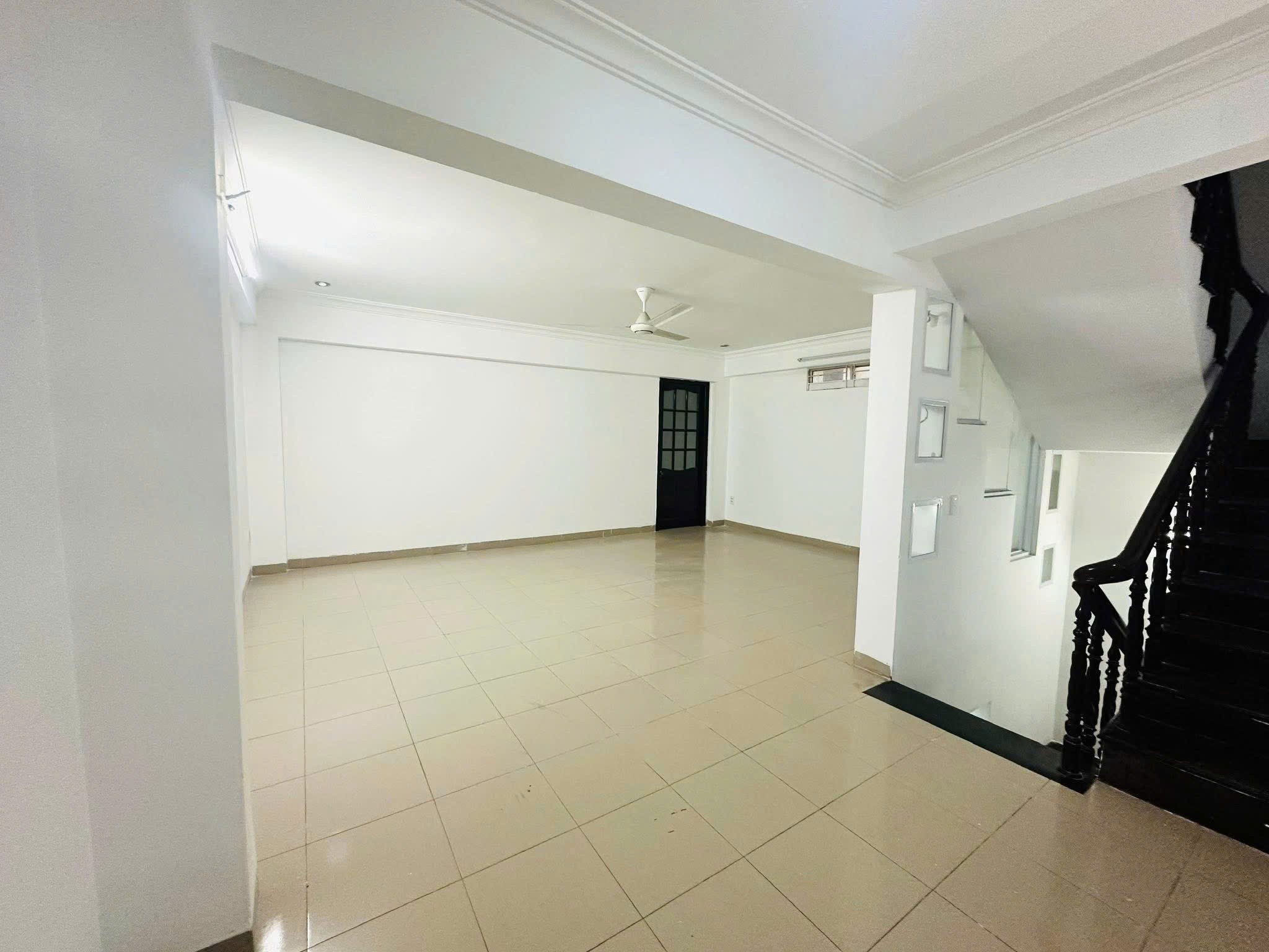 Nhà mặt tiền phố kinh doanh đường Ông Ích Khiêm gần Phú Gia Compound 3
