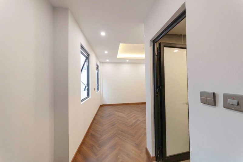 Cần bán căn góc 62,3m2 nhà 5 tầng Phúc Đồng. Đường thông ô tô, phù hợp ở kết hợp kinh doanh.