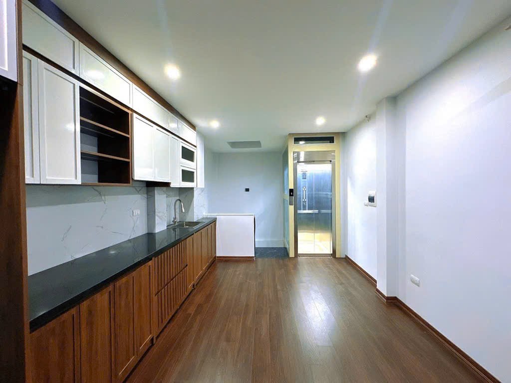 NHÀ TRUNG TÂM CẦU GIẤY – 30/35M² x 6 TẦNG – 3 BƯỚC RA PHỐ – GIÁ 8.2 TỶ 3