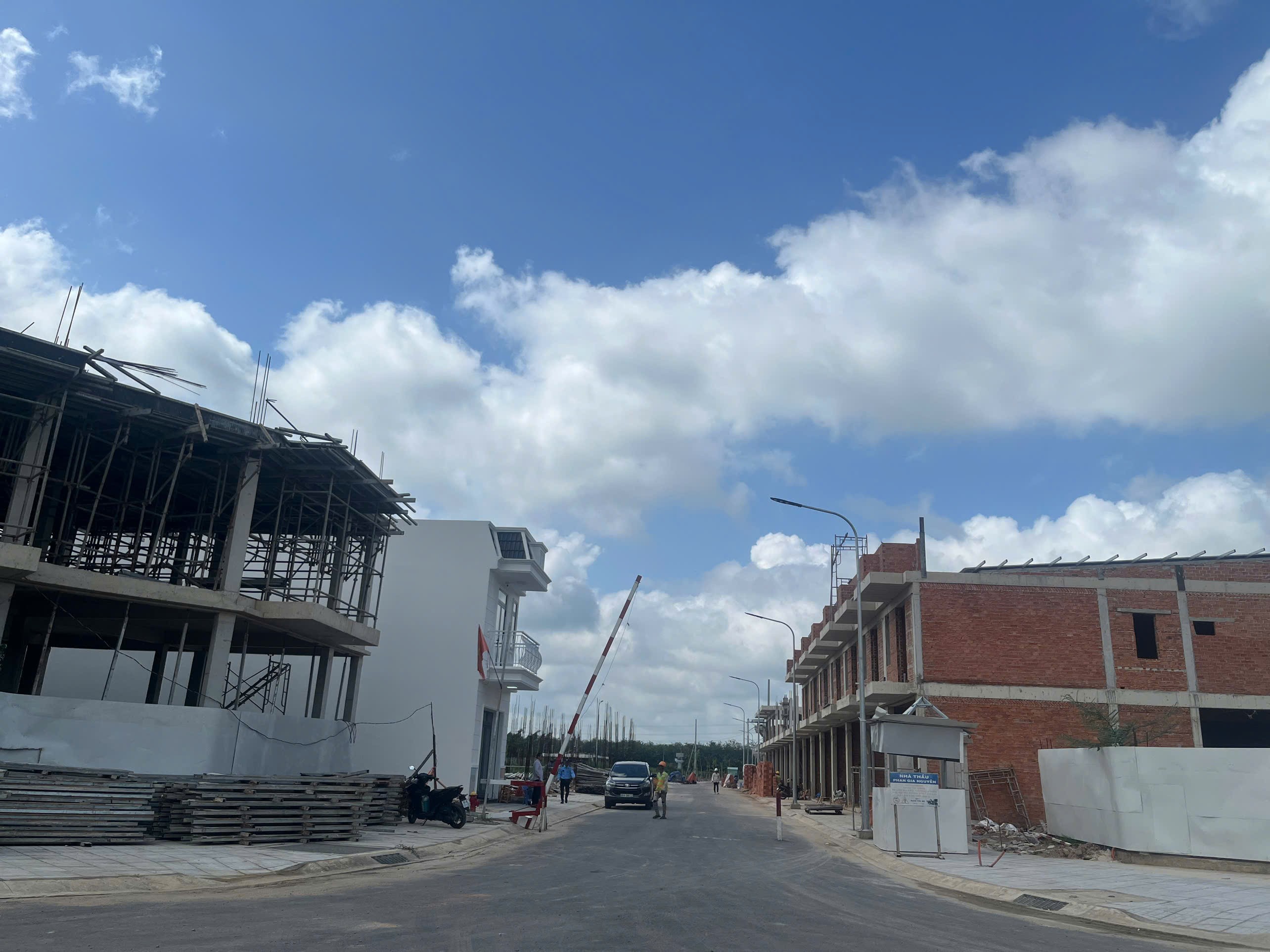Bán nhà hoàn thiện, đối diện KCN Rạch Bắp, Gần Vành Đai 4