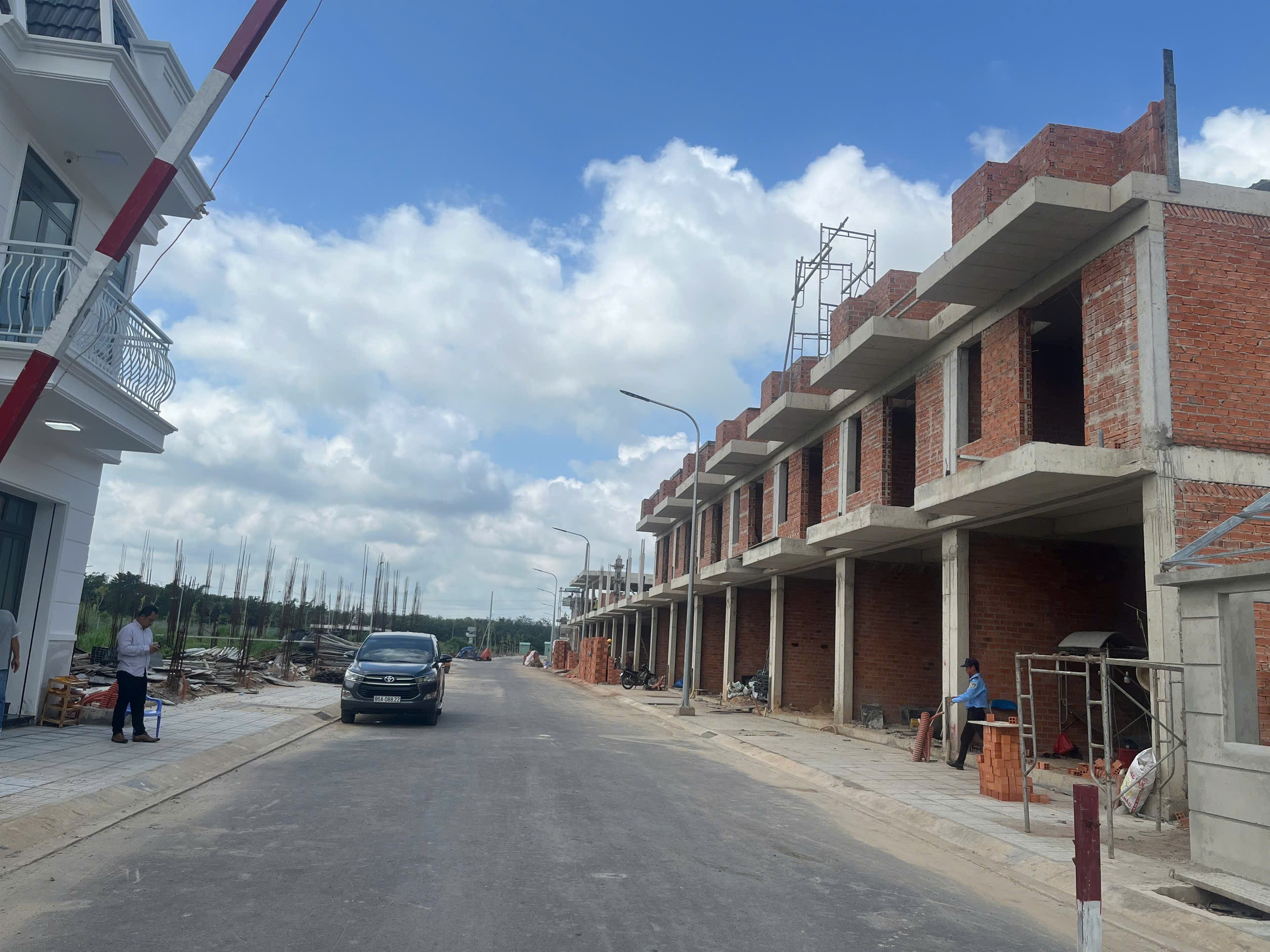 Bán nhà hoàn thiện, đối diện KCN Rạch Bắp, Gần Vành Đai 4 6