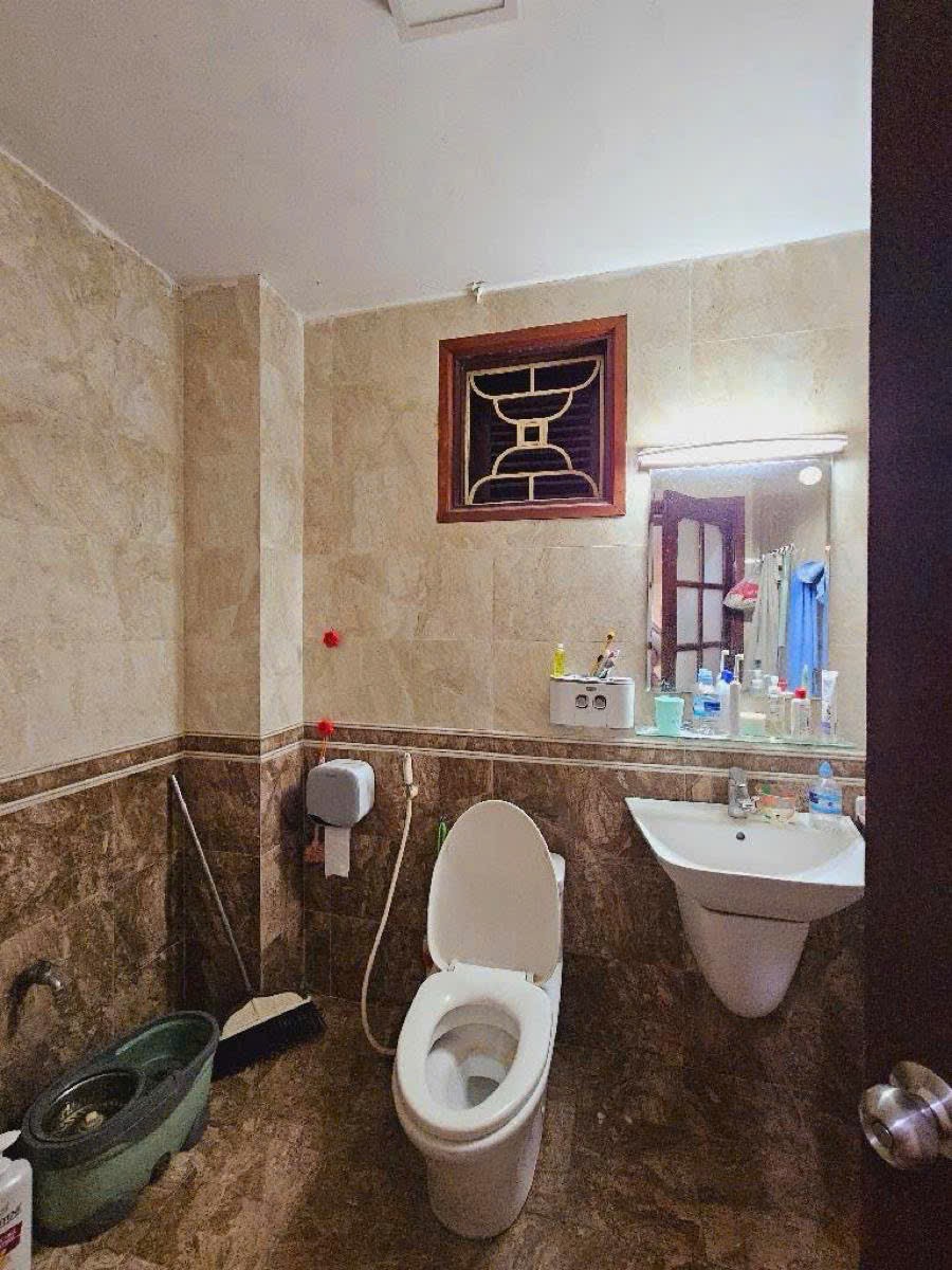Cần bán Nhà mặt tiền đường Lạc Long Quân, Phường Xuân La, Diện tích 100m², Giá 30.5 Tỷ 7