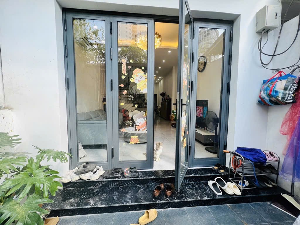 NHÀ ĐẸP LUNG LINH TẠI LẠC LONG QUÂN - OTO 7 CHỖ ĐỖ CỬA - NGÕ THÔNG - THIẾT KẾ HIỆN ĐẠI GIÁ NHỈNH 3