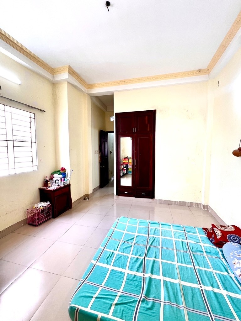 Bán Gấp Nhà Hẻm Dien Tich To Huỳnh Tấn Phát, Quận 7: 76m2, 3 Tầng, 5PN, Đông, Giá 6.8 Tỷ, 5