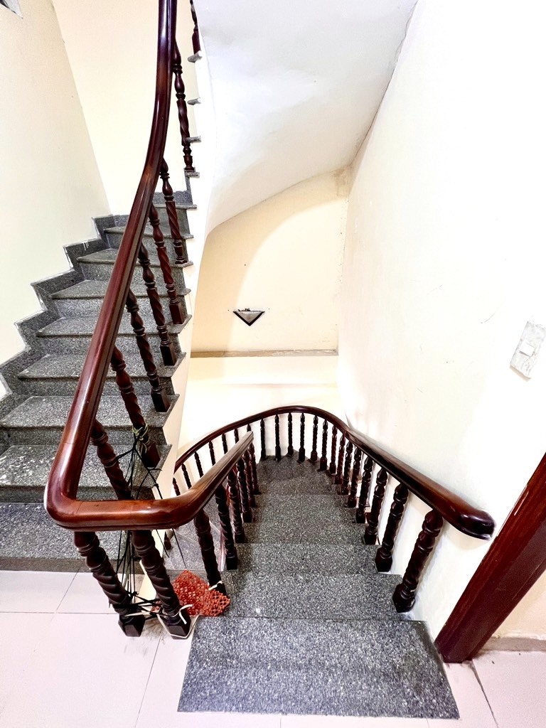 Bán Gấp Nhà Hẻm Dien Tich To Huỳnh Tấn Phát, Quận 7: 76m2, 3 Tầng, 5PN, Đông, Giá 6.8 Tỷ, 3