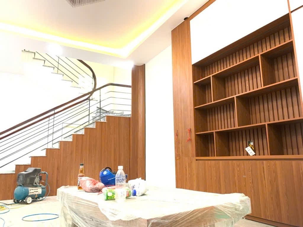 Lạc Long Quân- dân trí cao-tiện ích đầy đủ-thiết kế hiện đại-nhà mới ở ngay-5 tầng giá nhỉnh 10 tỷ. 3