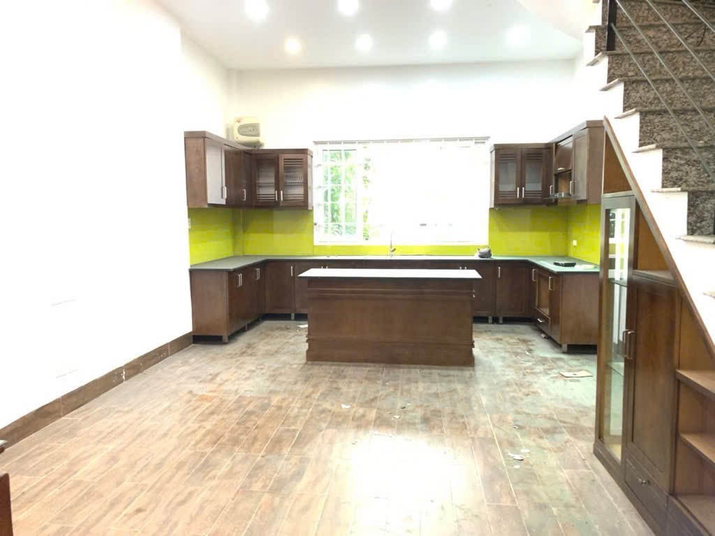 Lạc Long Quân- dân trí cao-tiện ích đầy đủ-thiết kế hiện đại-nhà mới ở ngay-5 tầng giá nhỉnh 10 tỷ. 4