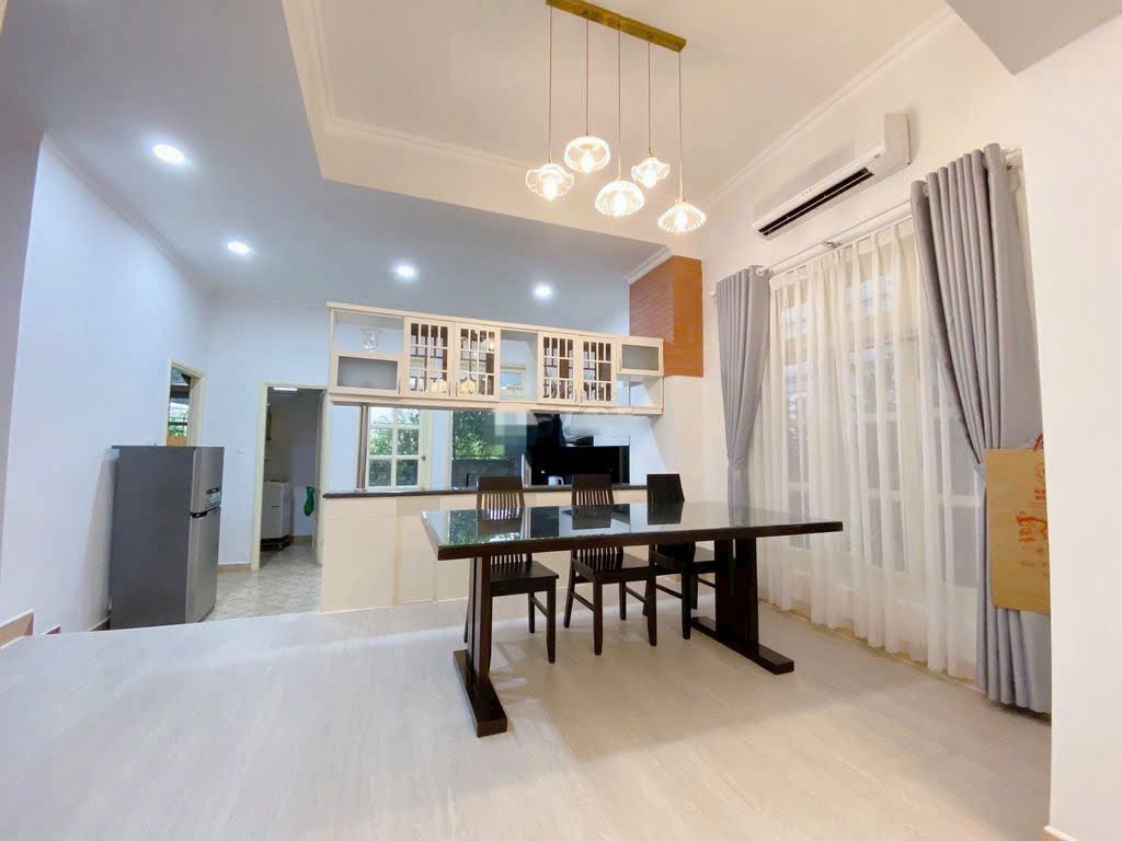 Cho thuê Biệt thự Phường An Khánh, Quận 2, Diện tích 300m², Giá Thương lượng
