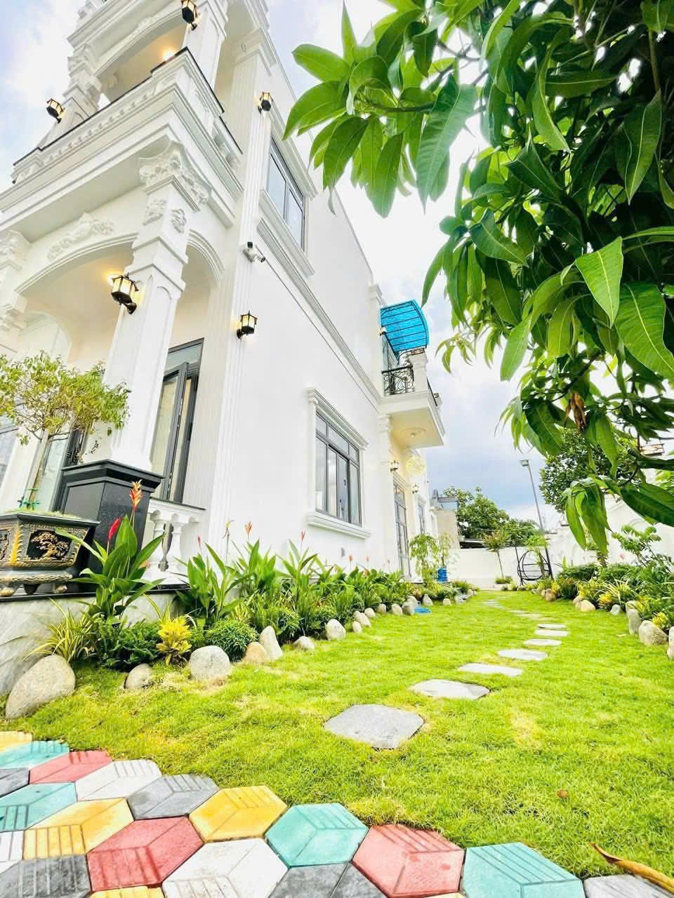 Biệt thự (12x37) góc 2 mặt tiền, đường nhựa 12m thông, Tân Hiệp 39-40, HM 2