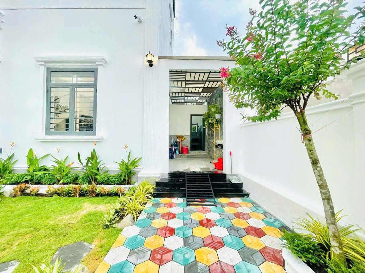 Biệt thự (12x37) góc 2 mặt tiền, đường nhựa 12m thông, Tân Hiệp 39-40, HM 3
