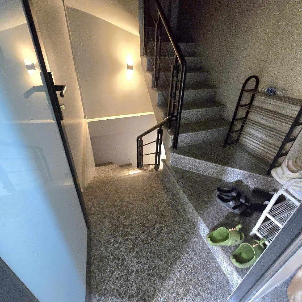 Cần bán Nhà mặt tiền đường Lạc Long Quân, Phường Xuân La, Diện tích 75m², Giá 45 Tỷ 6