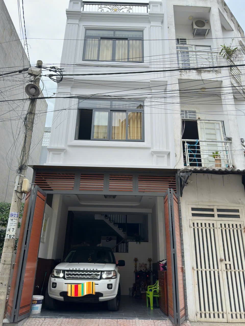 Nhà HXH đường 827 phú hữu DT 52m, 3 tầng khu vip 3