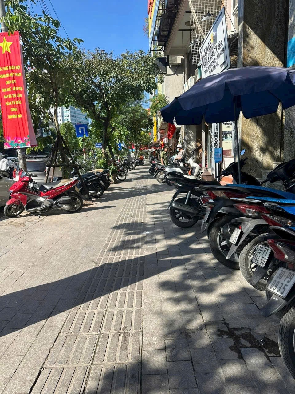 HÀNG HIẾM  SIÊU HIẾM TÒA NHÀ NẰM NGAY MẶT PHỐ VĂN CAO - CẦN TIỀN HẠ GẤP 10TỶ ....DIỆN