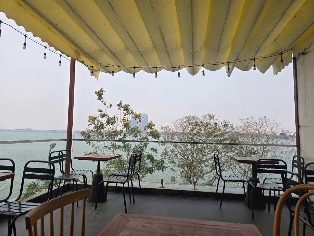 SIÊU PHẨM MẶT PHỐ  VIEW HỒ TÂY MẶT PHỐ TRÍCH SÀIDIỆN TÍCH 70M M NHÀ 5 TẦNG MẶT TIỀN 4,6M ĐÃ HẠ